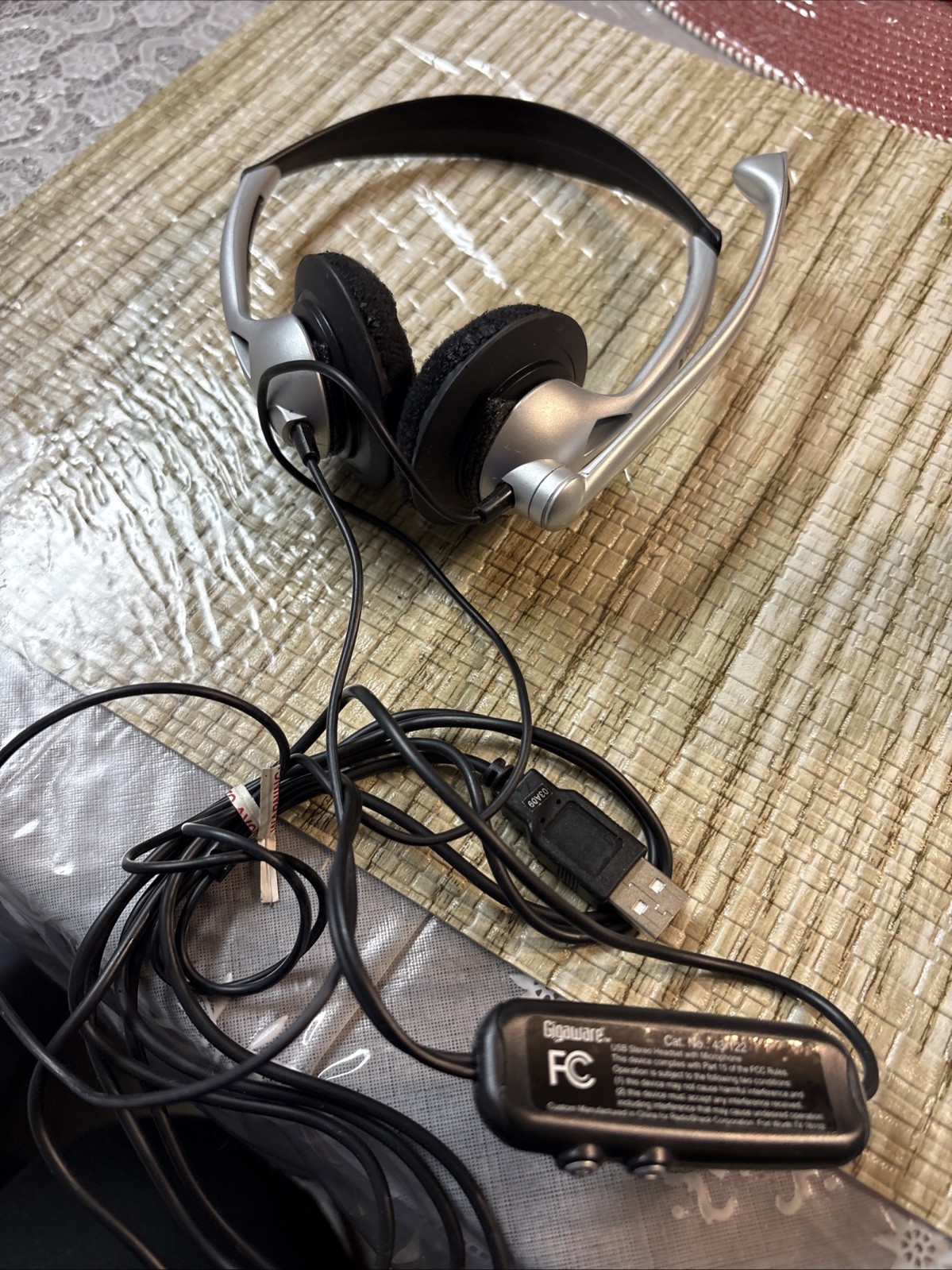 New in Packge Gigaware USB Stereo Headset with Microphone PC USB 43-122