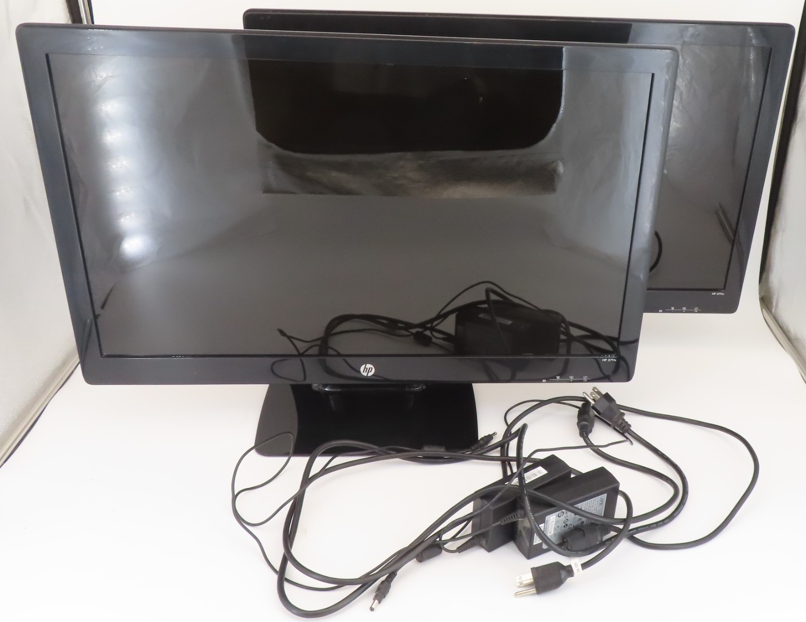 HP 2711X 27"LCD Widescreen LED Display Monitor w/adapter Wall / Arm Mountable