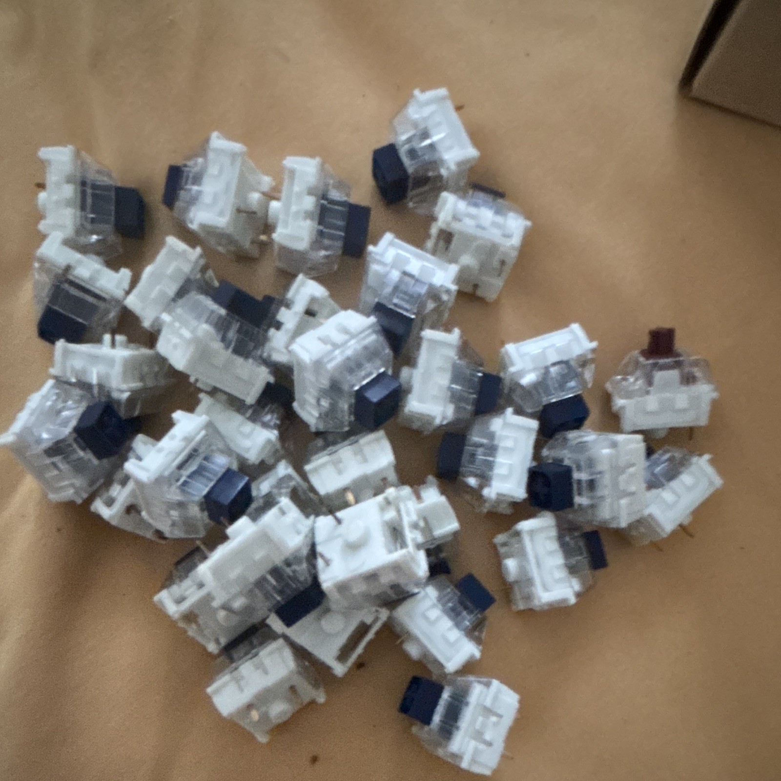Kailh Box Navy Mechanical Keyboard Switches 34 in Pack PCB Mount MDX-34641-52