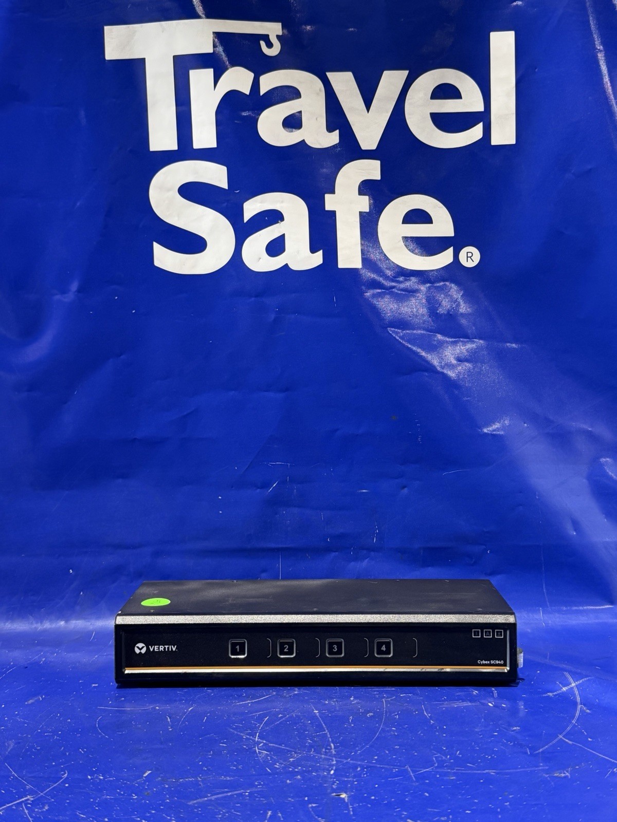 SC940 Vertiv SC 4-Port DVI-I Dual-Head Secure KVM Switch🟦
