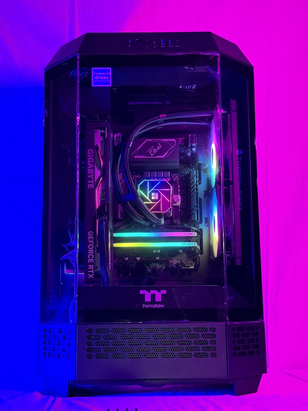 New gaming PC 🖥️ with sleek Micro ATX Tower 300 case and excellent cooling.
