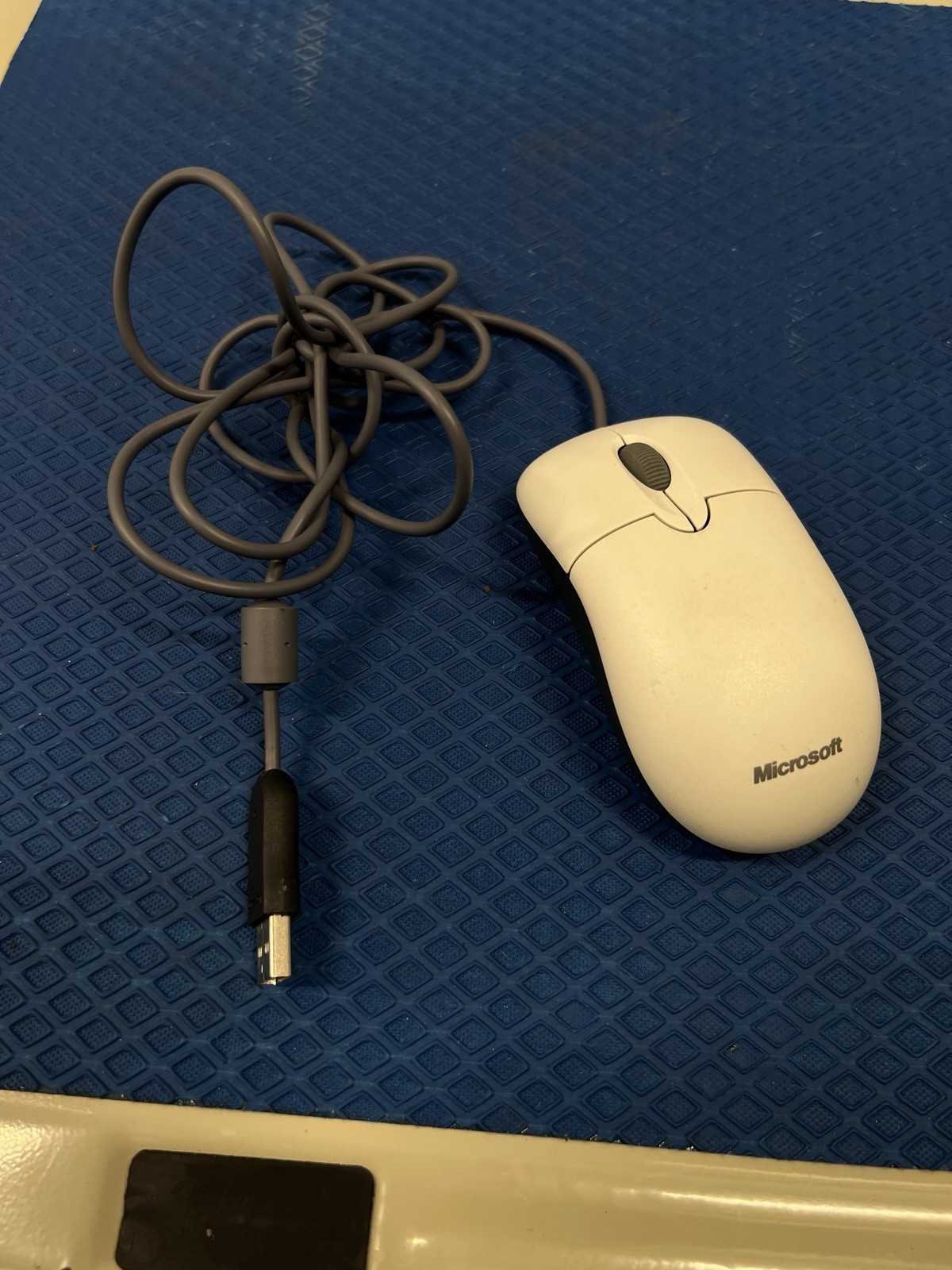 Microsoft X800898-129 Basic Optical Mouse USB WHITE