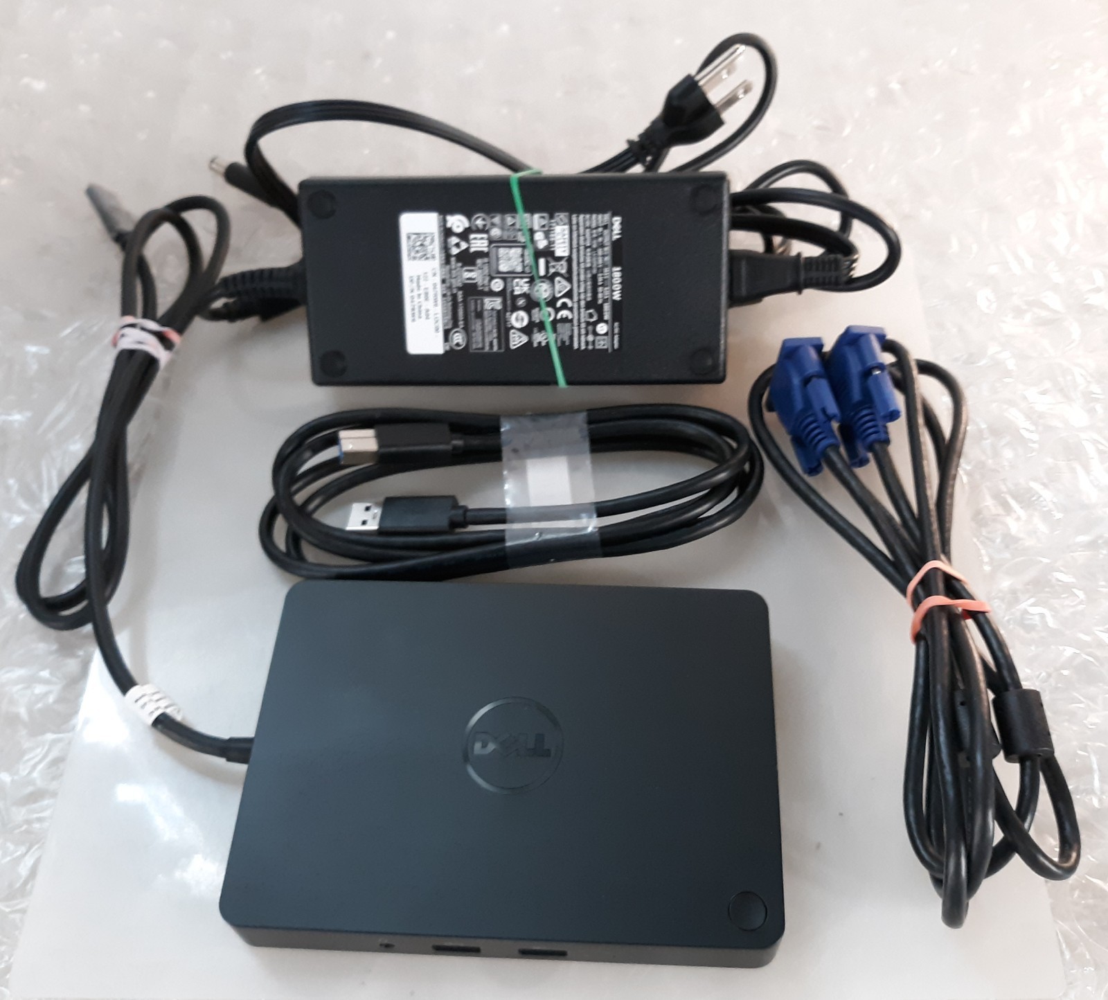 Dell WD15 4K Docking Station K17A  w/ OEM 180W AC + VGA + USB 3.0 Cable