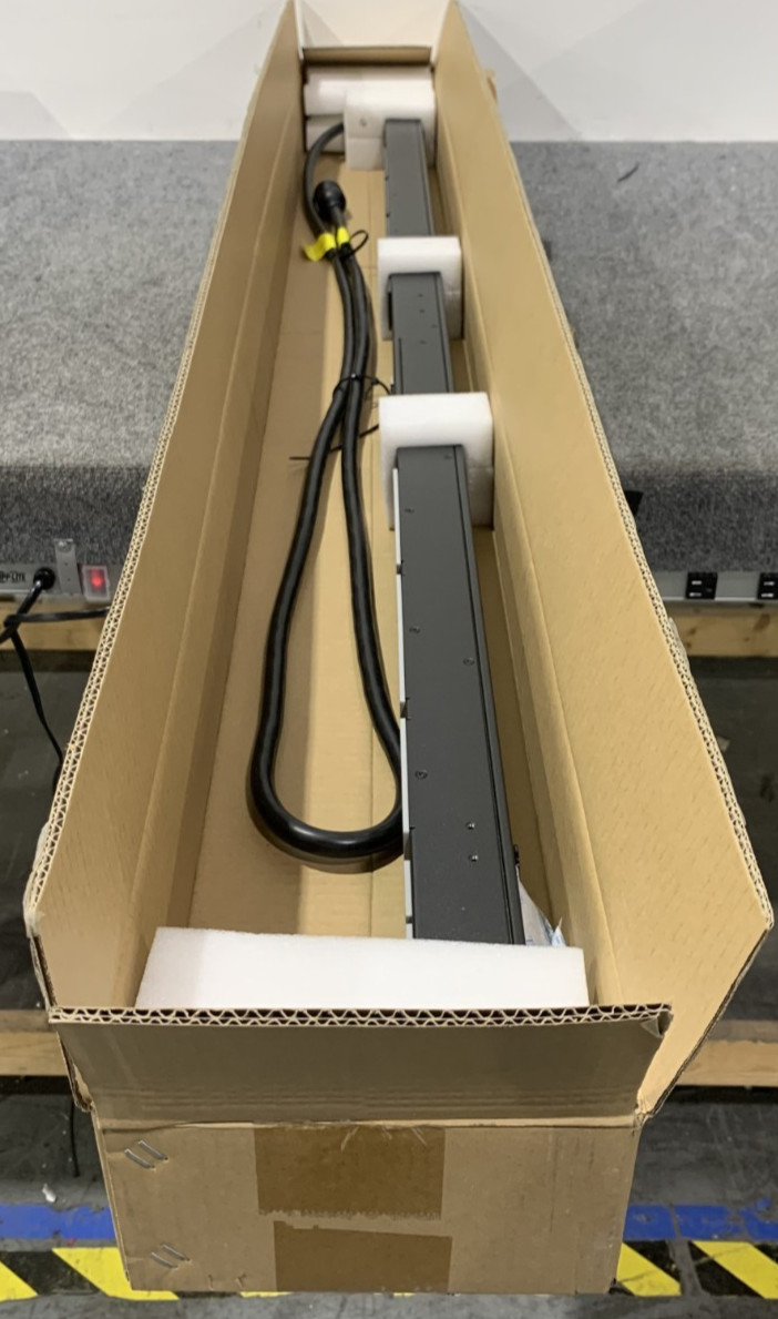 PanDuit PP11040-0014 Power Distribution Unit P38D25M- Open Box -