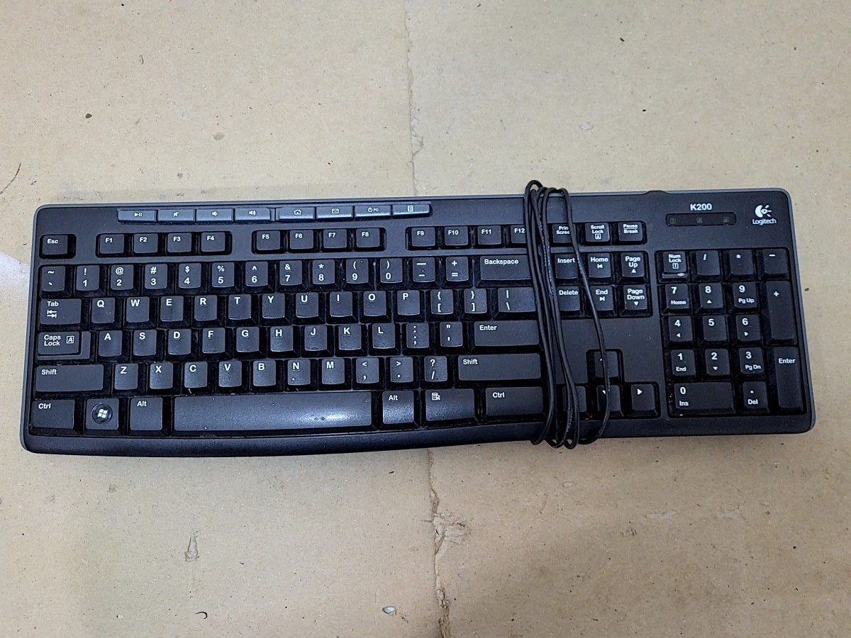 LOGITECH K200 Y-U0011 Wired Keyboard USB SEE NOTES