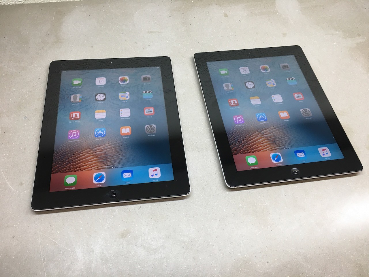 Lot 2x Apple iPad 2nd Gen A1395 32GB Vintage Obsolete iOS 9.3.5 UNLOCKED IP2-12