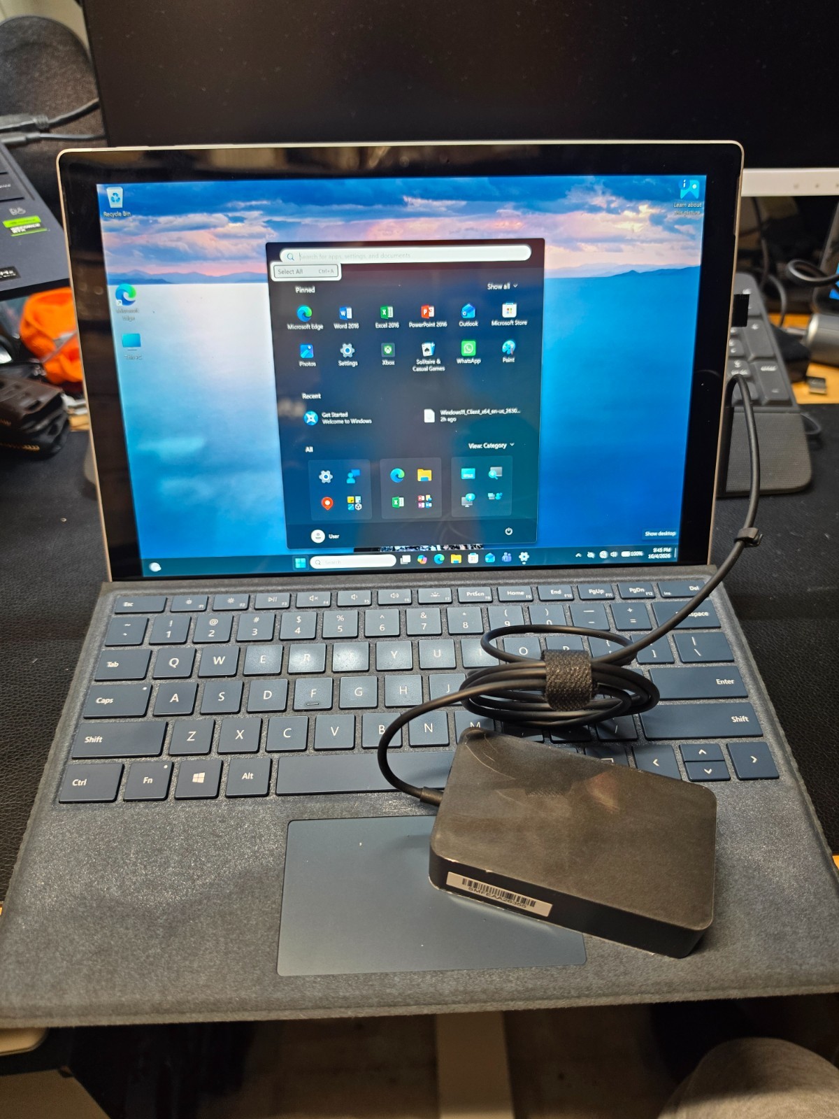 Microsoft Surface Pro 5 1796  / i5-7300U/8GB RAM /256GB SSD/ Original Keyboard