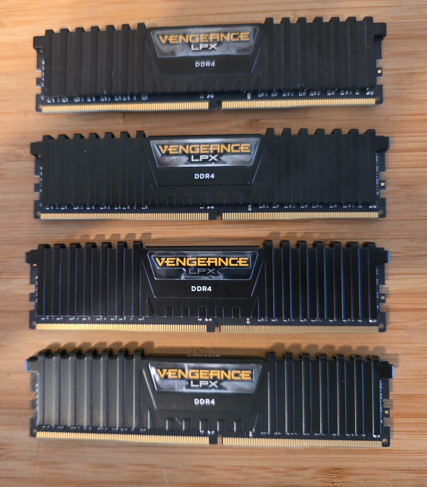 4 (four) VENGENCE LPX DDR 4 32G 3200MHz memory modules