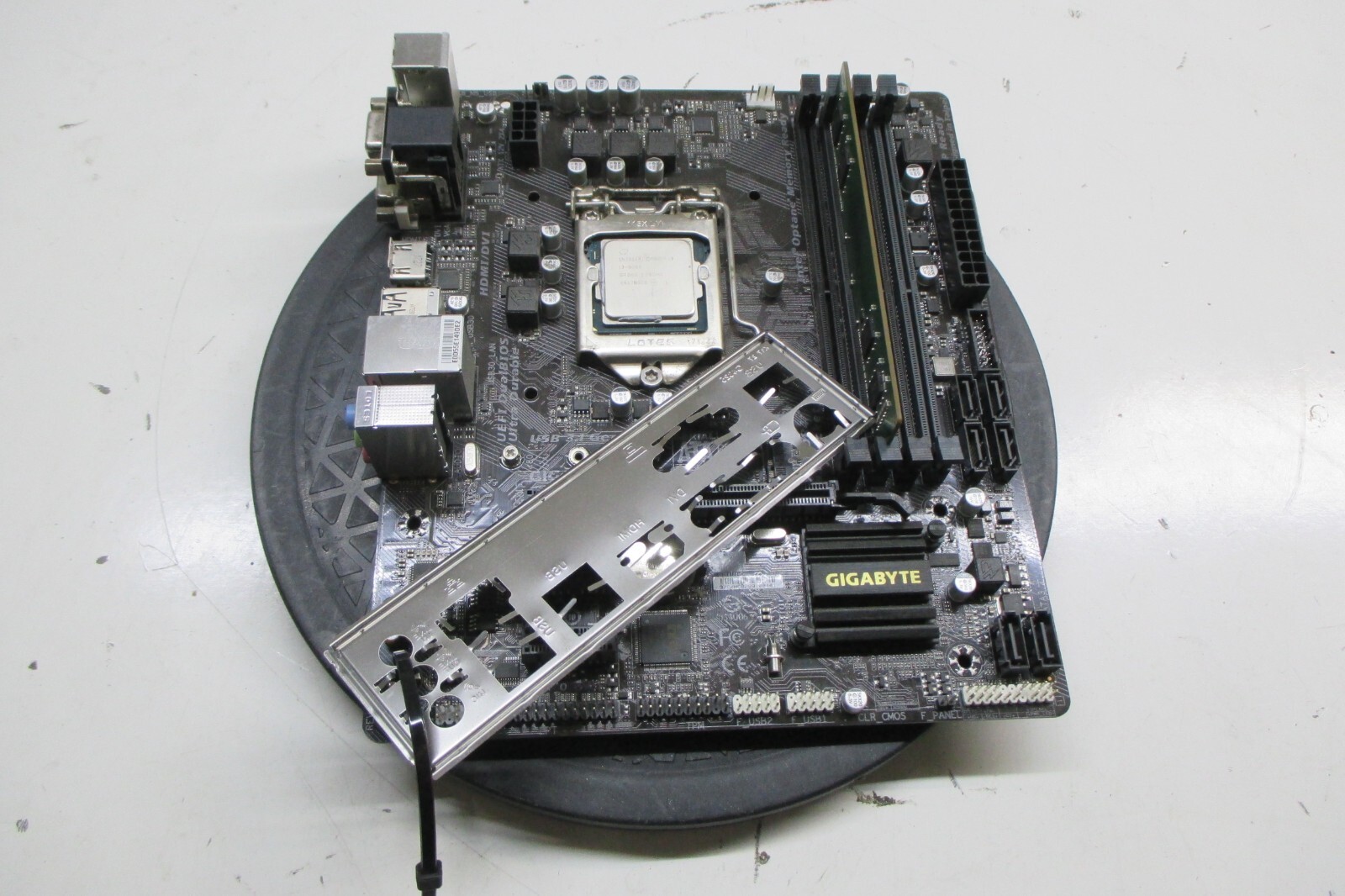 Gigabyte B250M-DS3H Motherboard Intel Core i3-6100 3.7GHz 4GB No I/O Shield