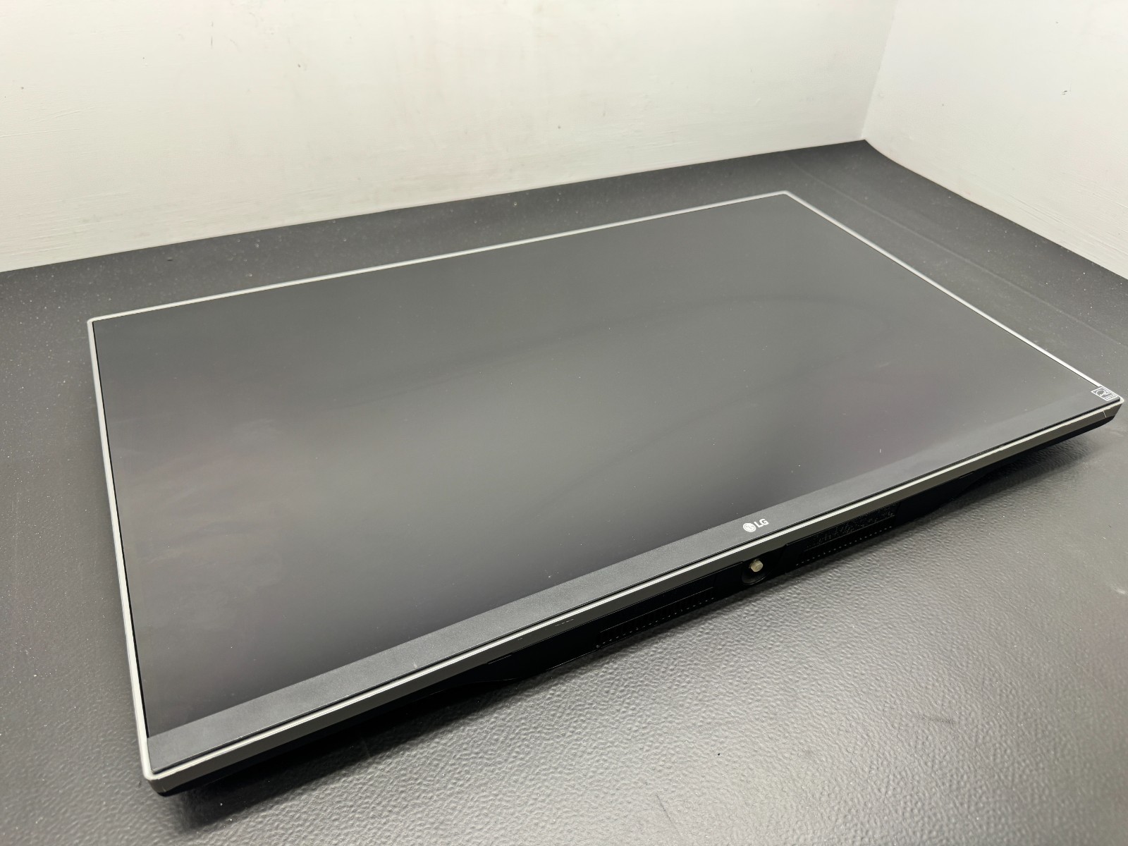 LG 27UD68P-B 3840 x 2160 Monitor  DP HDMI - No Stand - Tested NOAC *READ*