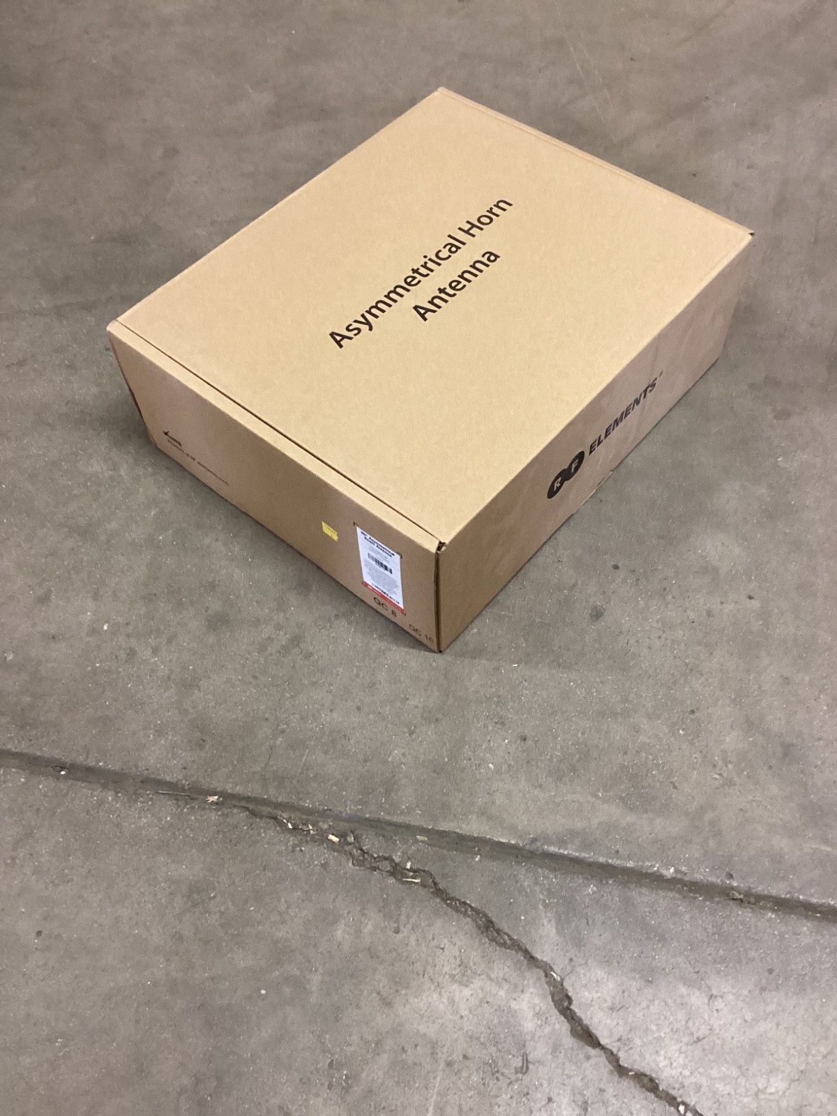 RF Elements 90 Asymmetrical Beam Antenna w/ TwistPort Connector AH90-TP