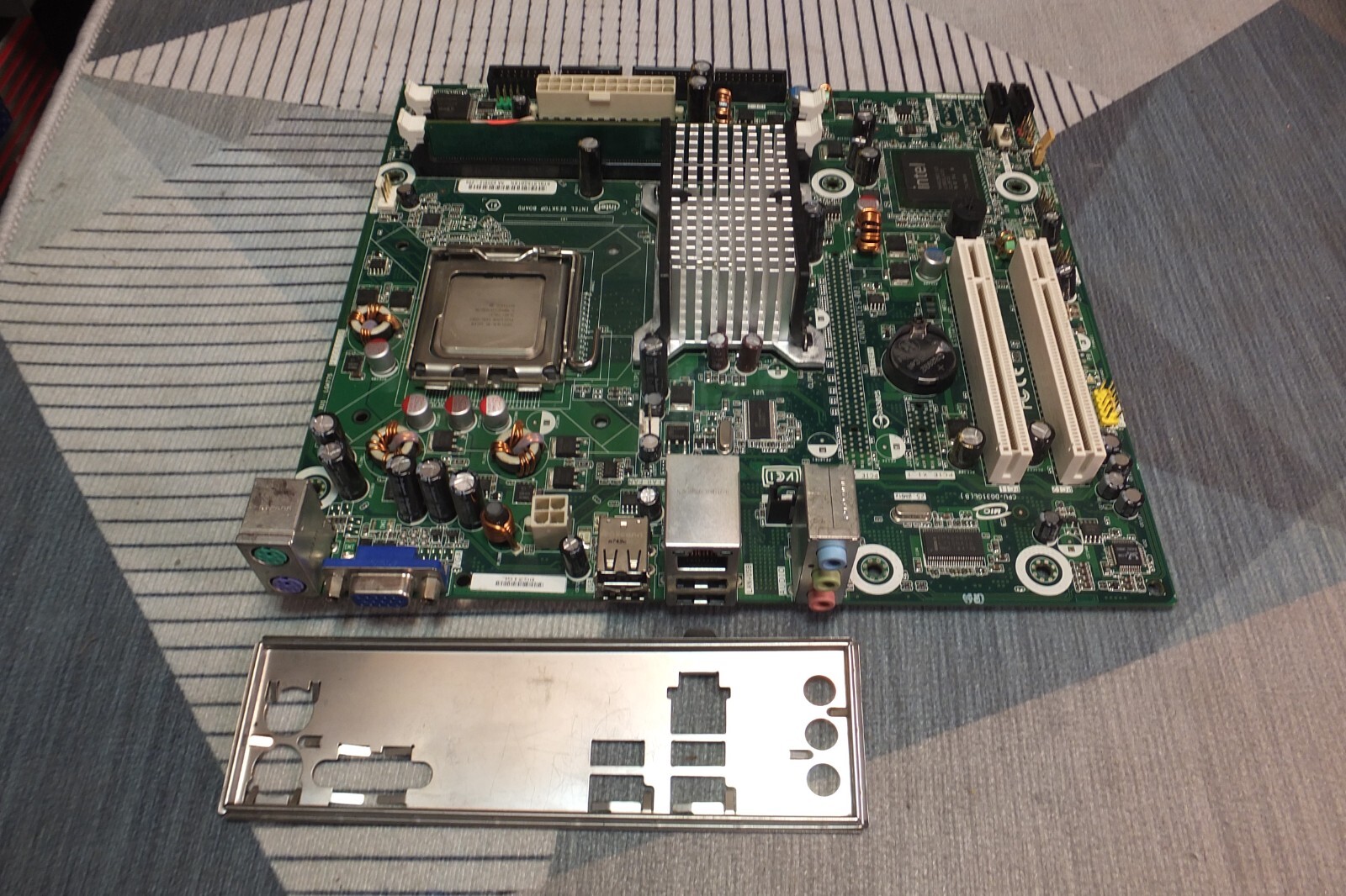 INTEL DG31GL, AA E33912-200, LGA775 Motherboard +CPU E2180 2GHz +RAM 1Gb +I/O