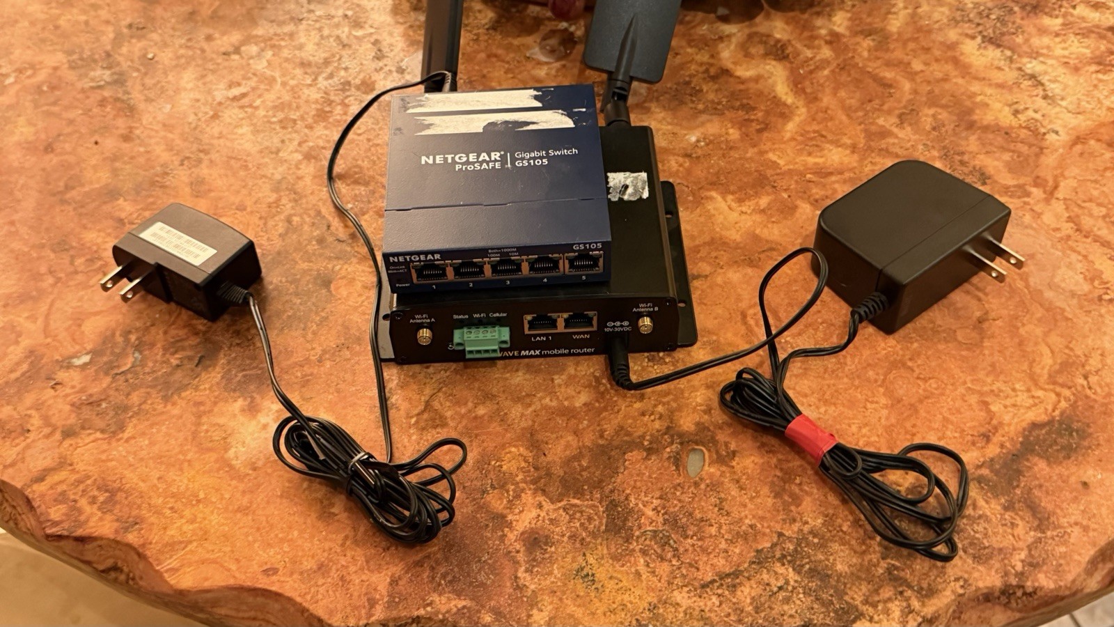 PEPWAVE MAX BR1 MK2 LTEA WIRELESS MOBILE ROUTER & NETGEAR PROSAFE GS105 PORT
