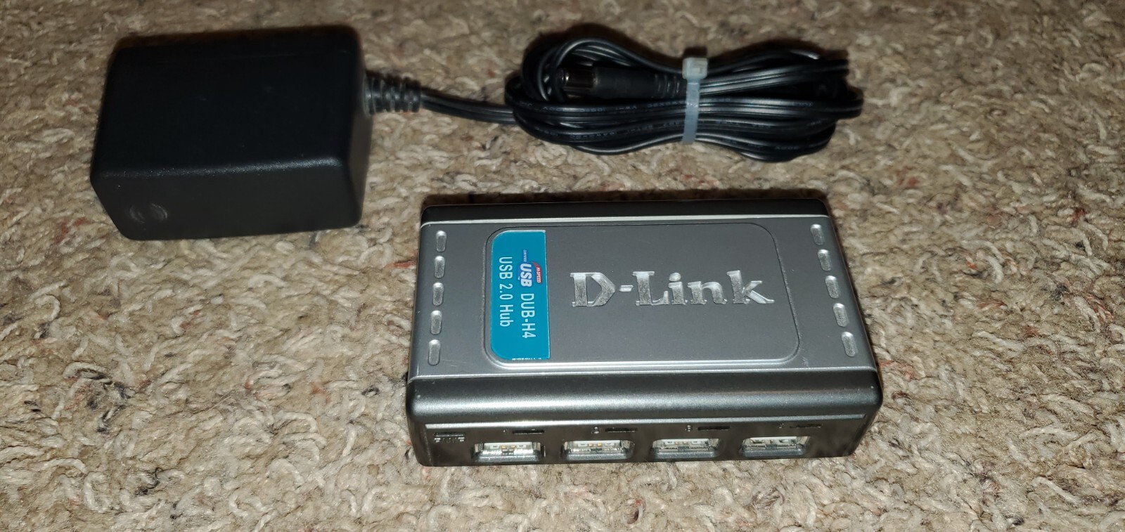 D-LINK DUB-H4 USB 2.0 HUB - USB cable - Power Adapter