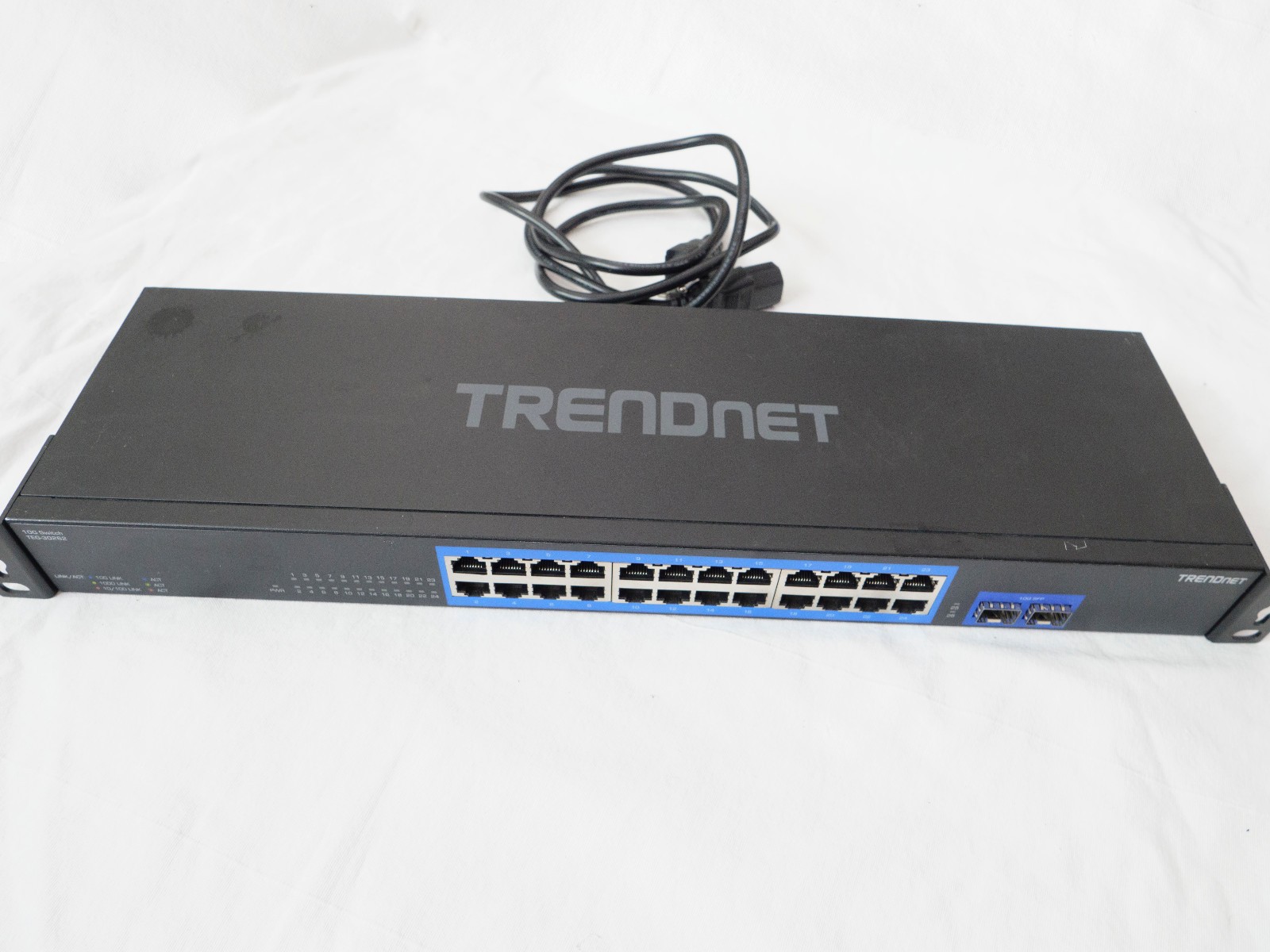 TRENDnet TEG-30262 \ A - 24-port Gigabit Switch with 2x 10G SFP+Slots V1.1R