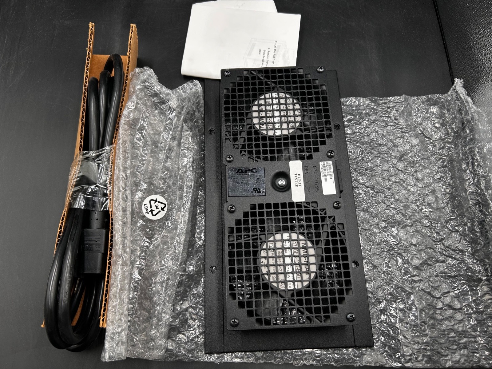 APC AR8206ABLK Roof Fan Tray 120V 50/60Hz for NetShelter WX