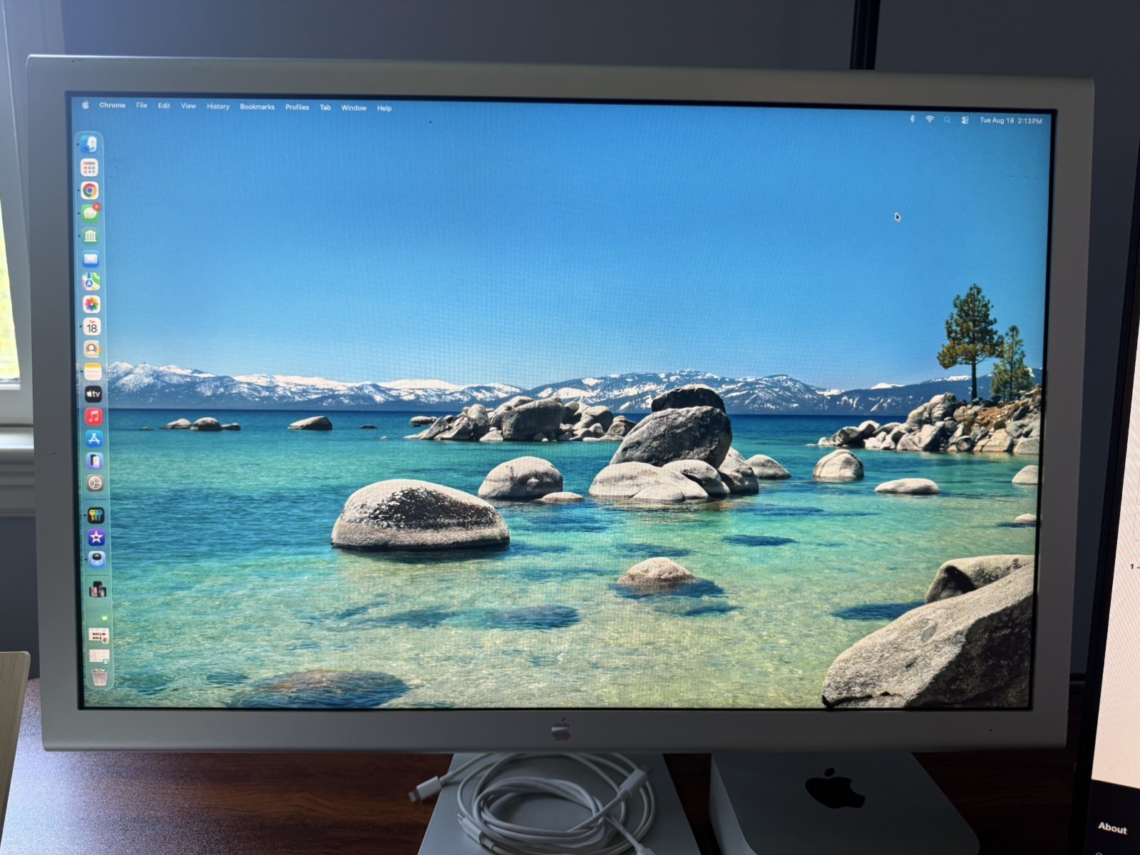 Apple Cinema HD Display 23" A1082 Monitor w/90W Power Block & DVI-USB-C Adapter