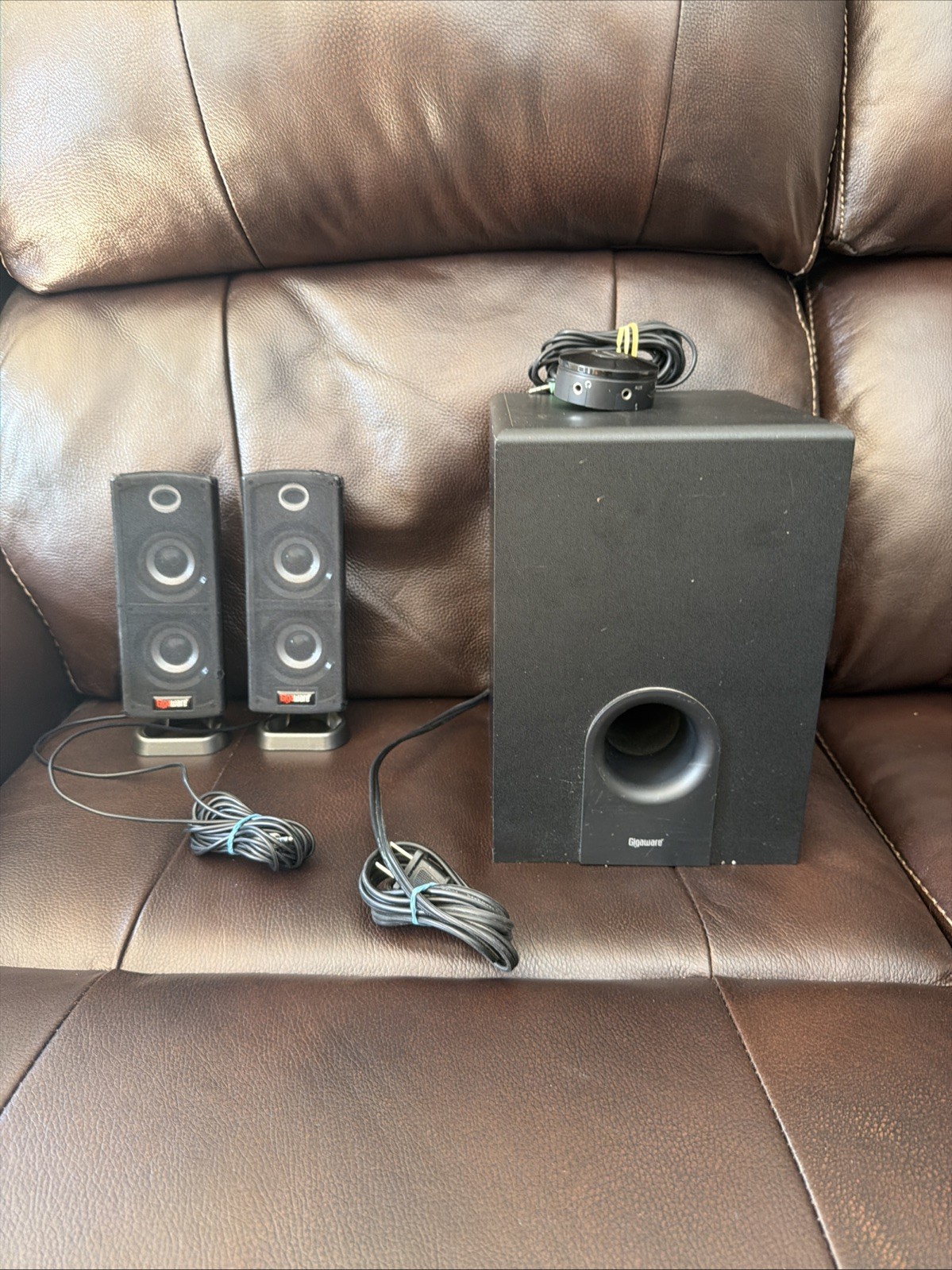 Gigaware 2.1 Multimedia Speaker System (Model 40-286),