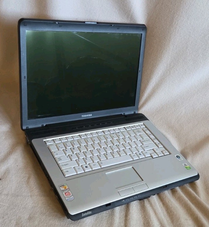 Toshiba  Satelite A215-s7422 Model: PSAFGU-020002