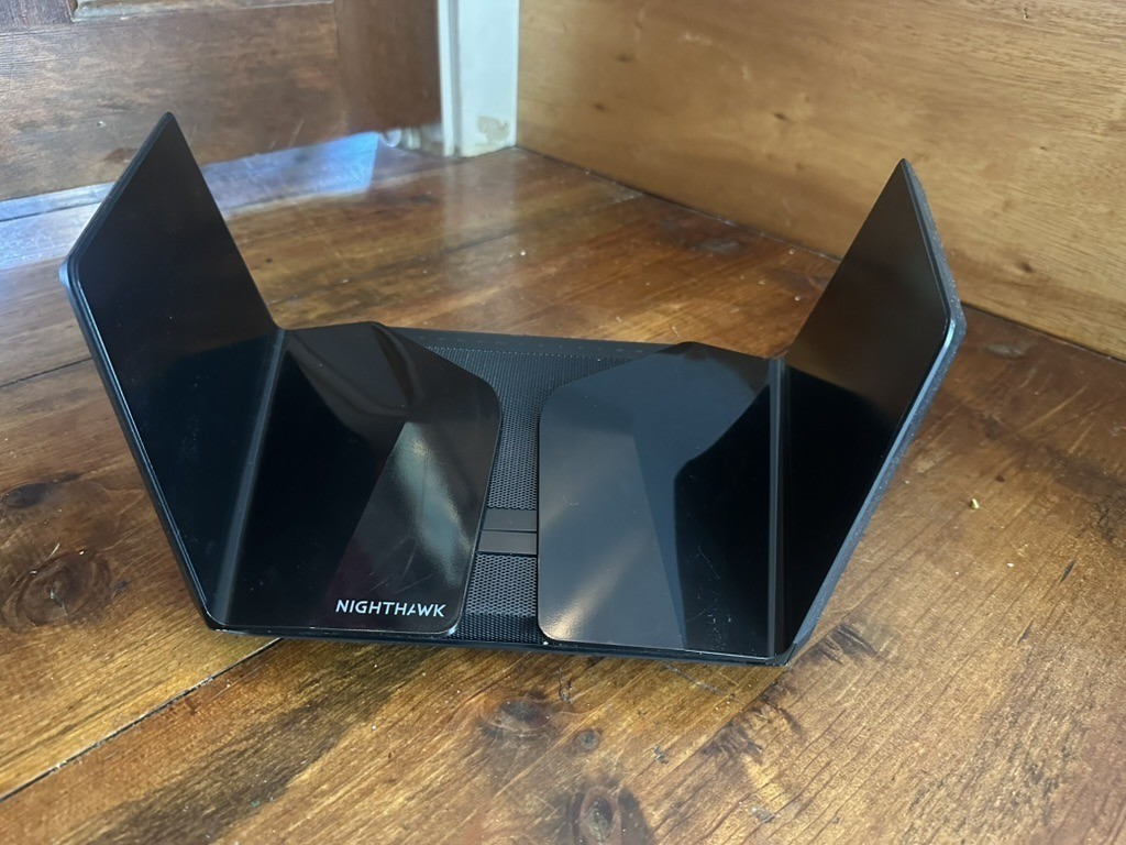 NETGEAR Nighthawk RAXE500 WiFi 6E Tri-Band Router AXE11000 - Excellent