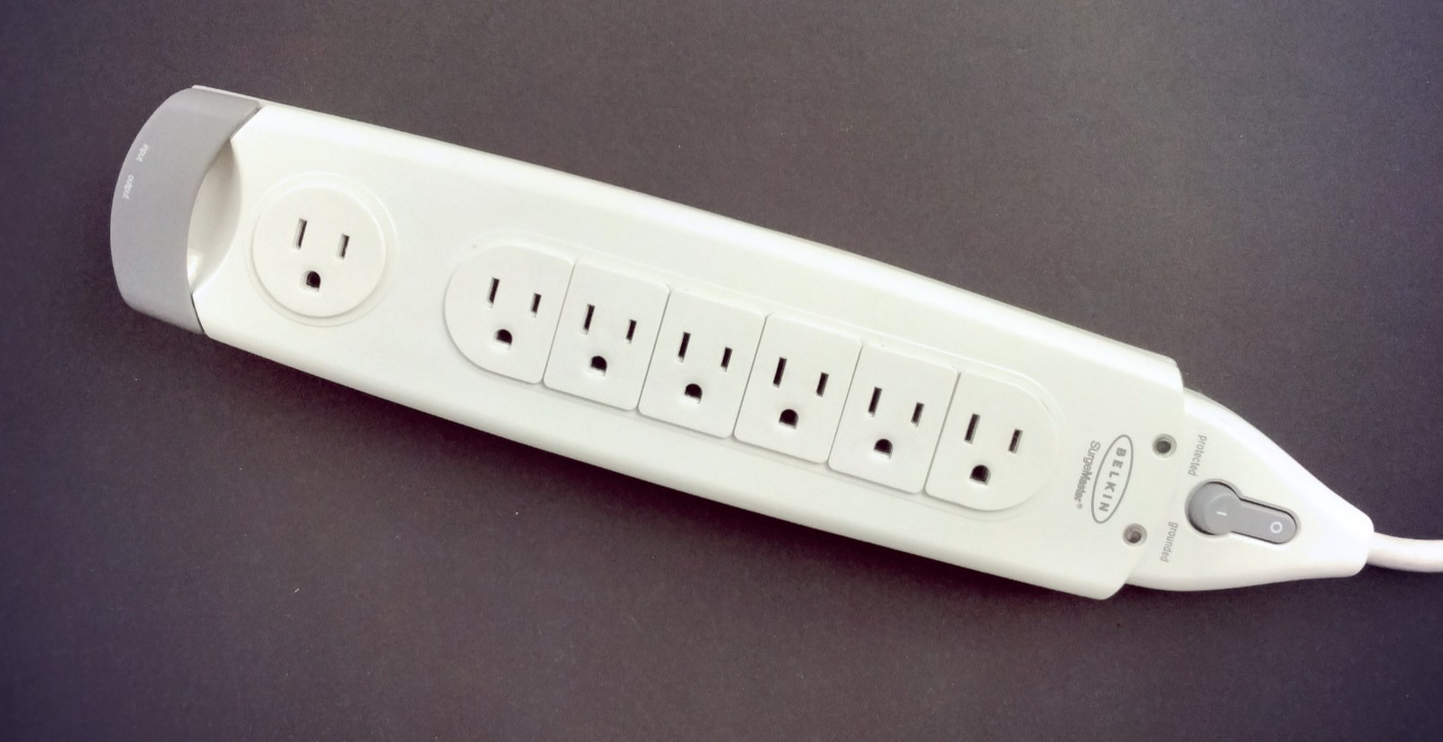 Belkin F9H710-12 12Ft Corded 7 Outlets SurgeMaster 1045J Power Protector White