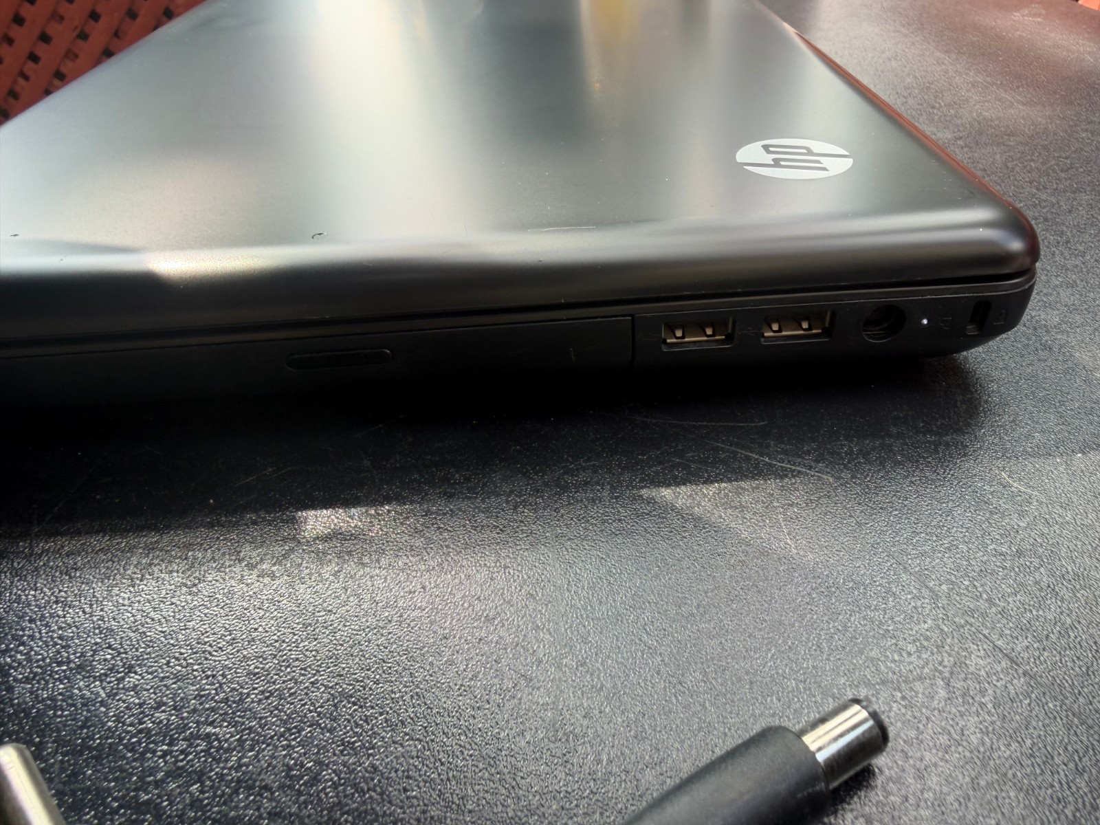 HP 2000 15.6in Black Laptop AMD Wiped No OS Boots Boot Screen Charger Included