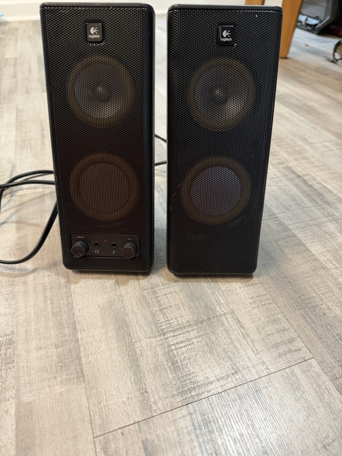 Logitech X-140 Computer Speakers 2.0 Stereo Powered Wired 3.5mm Pair Working