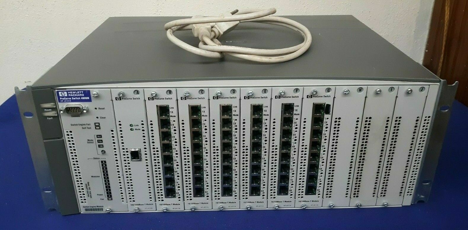 HP ProCurve Switch 4000M J4121A w 1x(HP J4115B) 6x(HP J4111A) & HP Switch Module