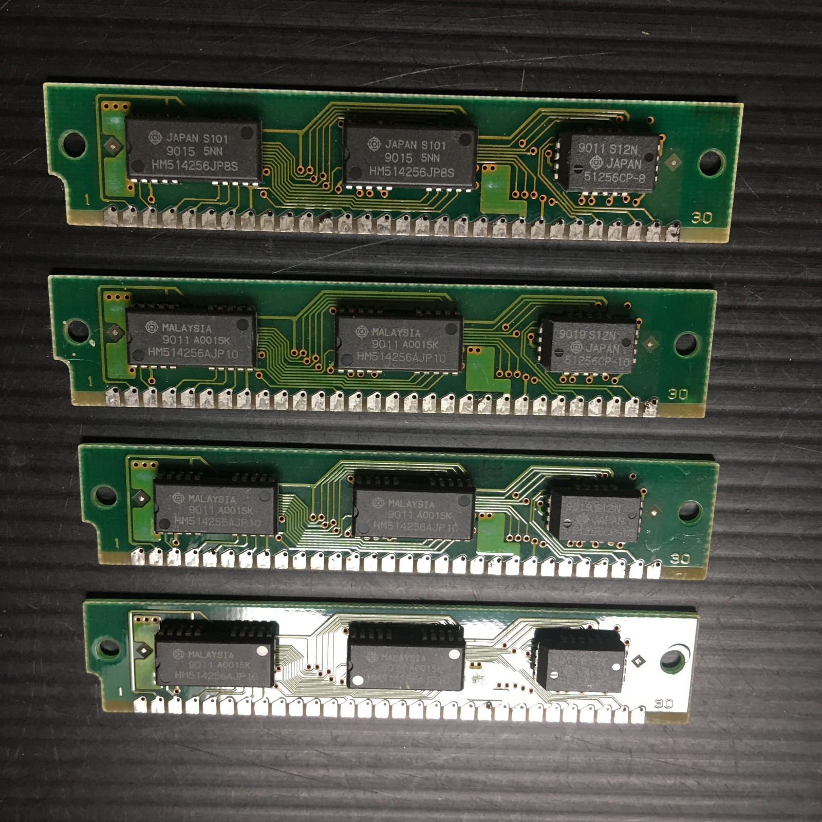 4PCS Paměť 4x256KB 30-Pin SIMM Hitachi HB56D25609B