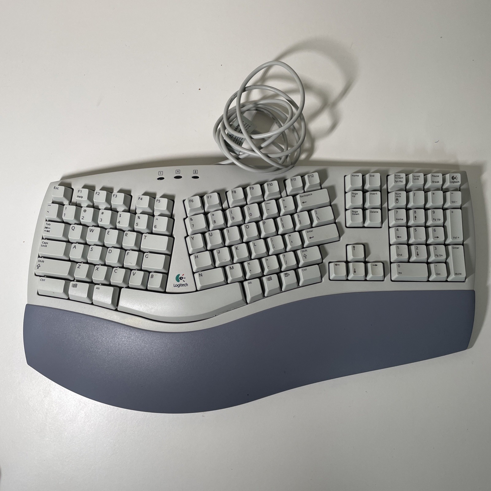 NewTouch Compact Keyboard Logitech Split Contoured Ergonomic SK-6201 Y-SD5 PS/2