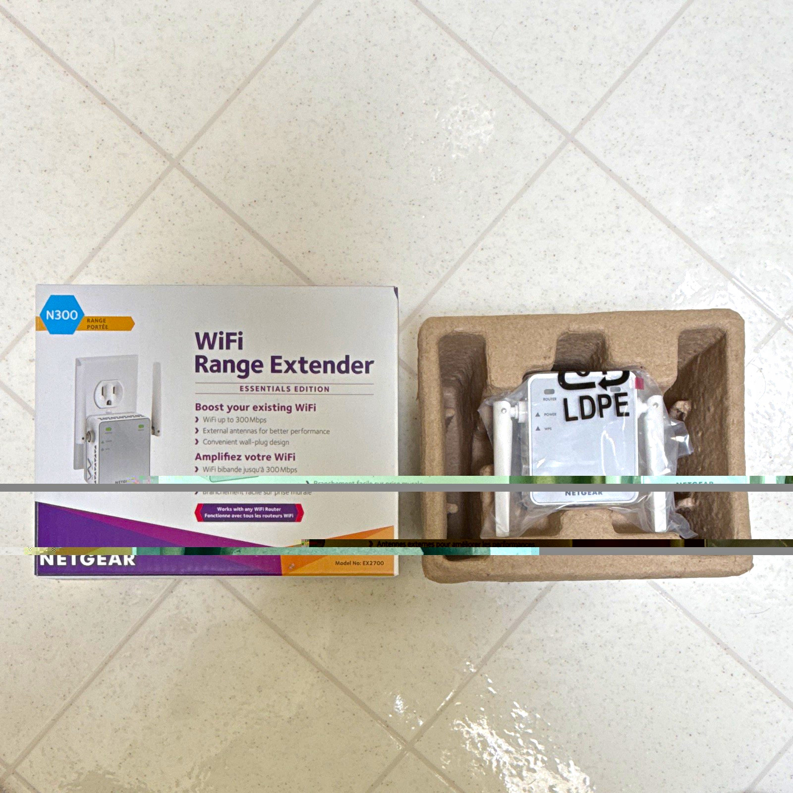 NETGEAR EX2700 N300 WiFi Range Extender 300 Mbps 2.4GHz Wireless White