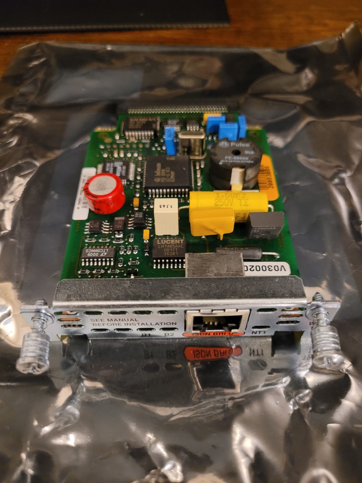 Cisco WIC-1T 1-Port Serial WAN Interface Card + 5 Cables