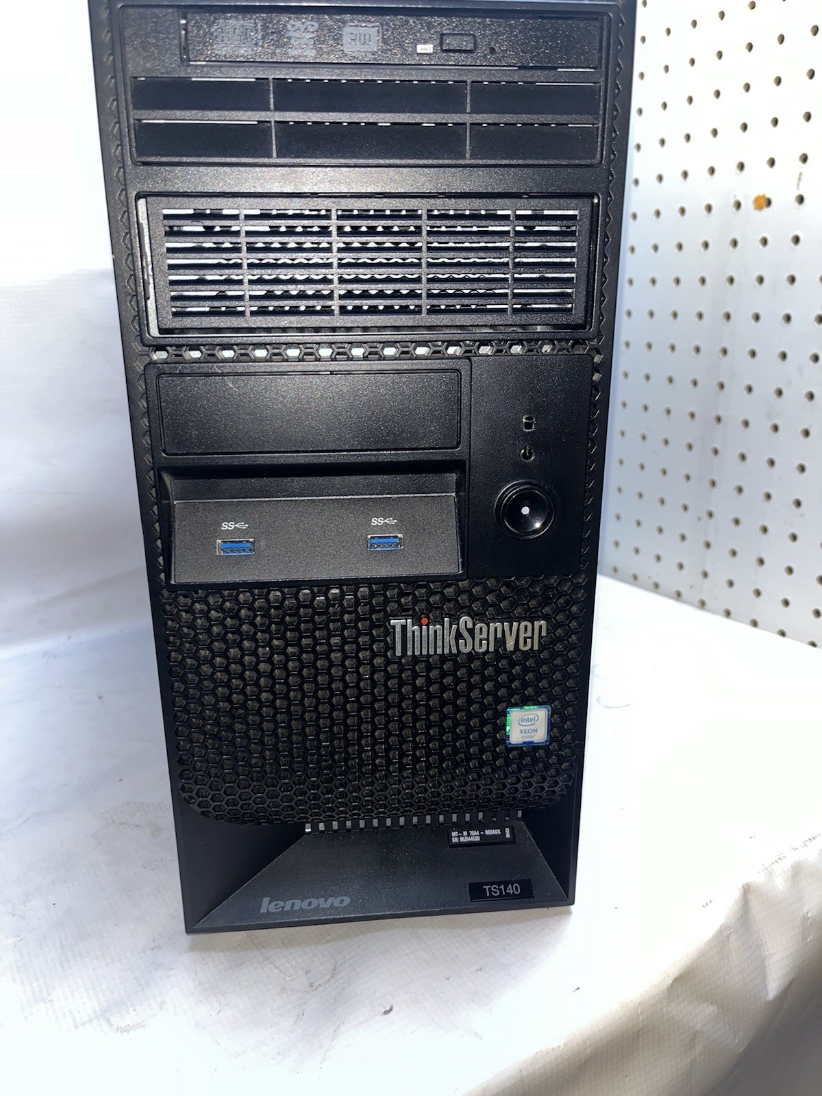 Lenovo ThinkServer TD340 Intel Xeon E5-2420 V2 2.2GHz, 32GB RAM, 2-900gb 10k HDD