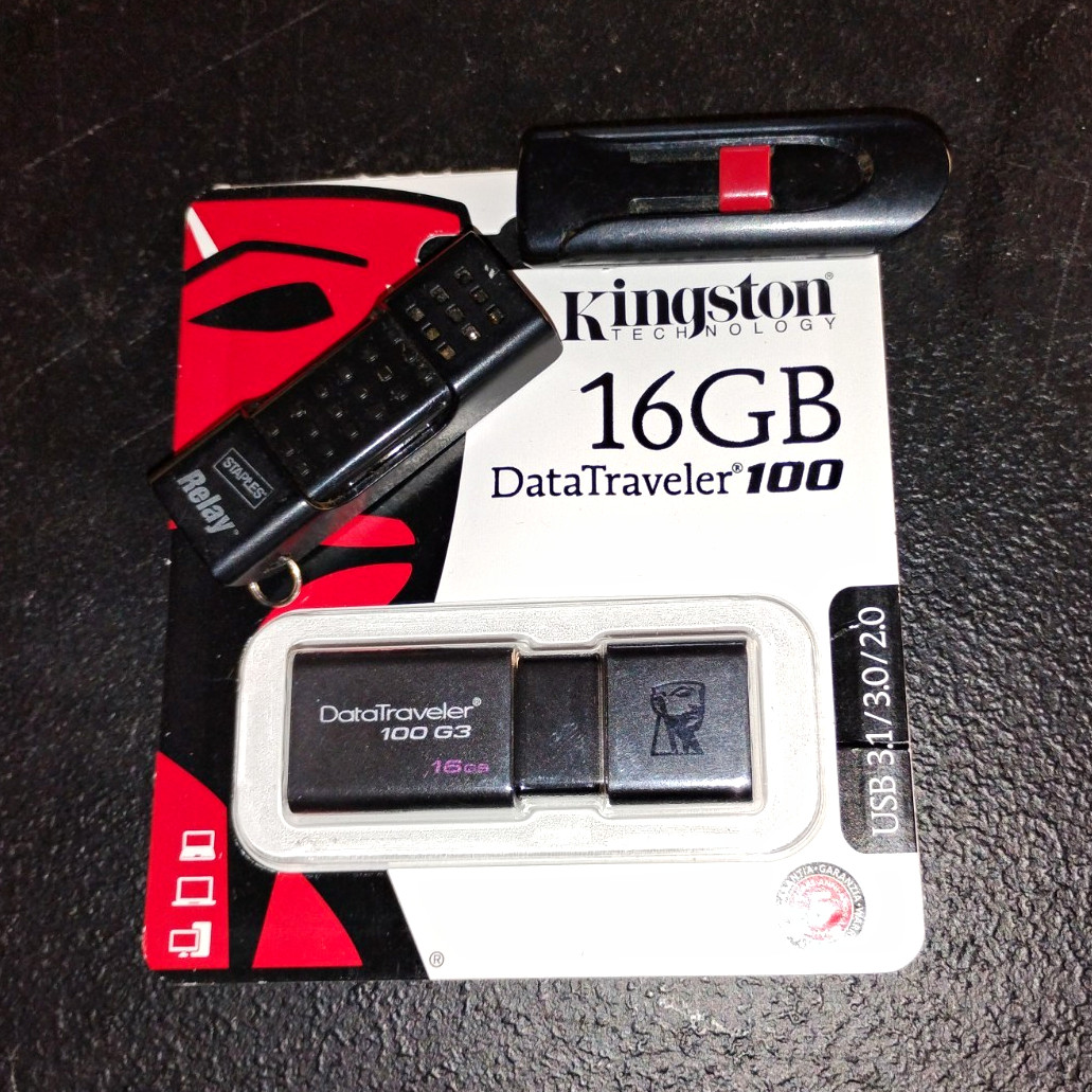 Kingston DataTraveler 100 G3 16GB USB 3.1 USB-A Retractable Flash Drive Black