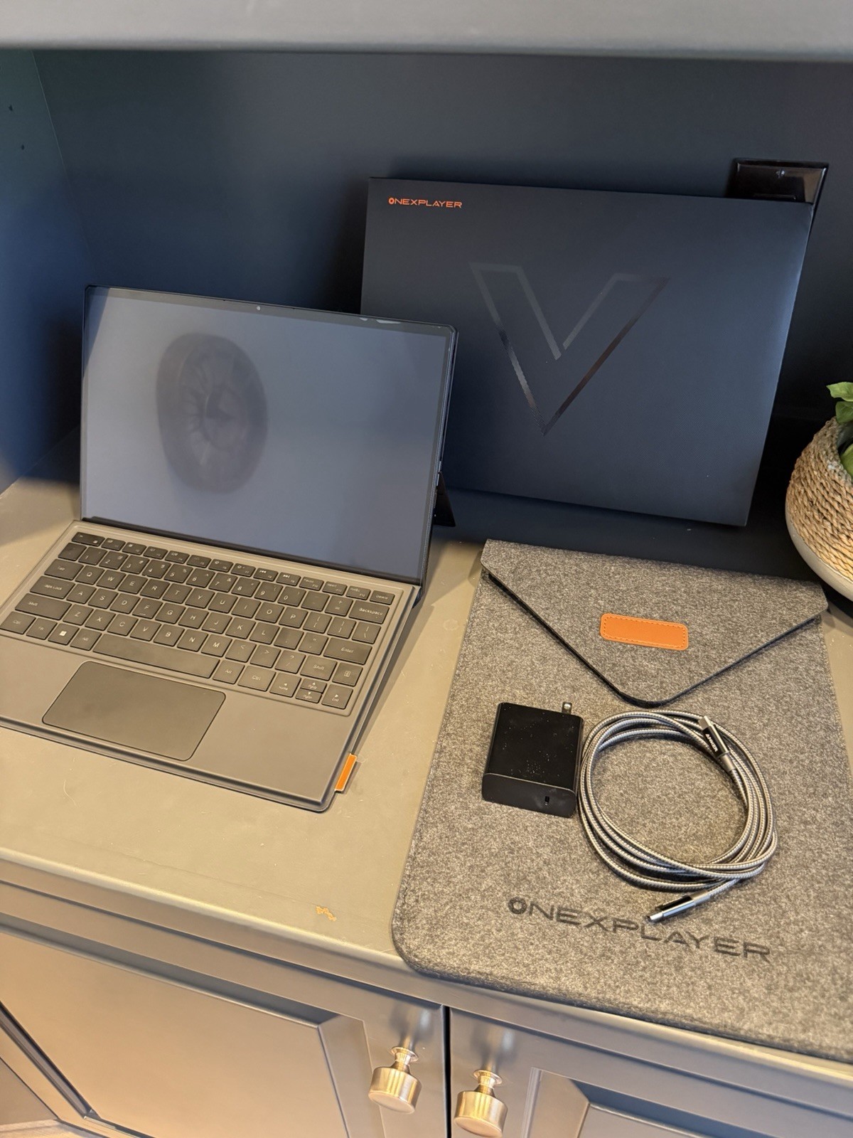 OneXPlayer Super V (Intel 358H - 48GB+1TB / Magnetic Keyboard + Protective