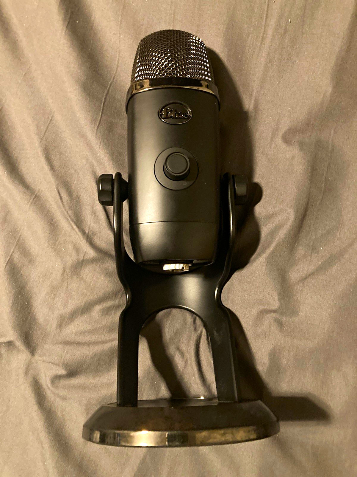Blue Yeti USB Condenser Microphone - Mute Button Headphone Jack Desktop Stand
