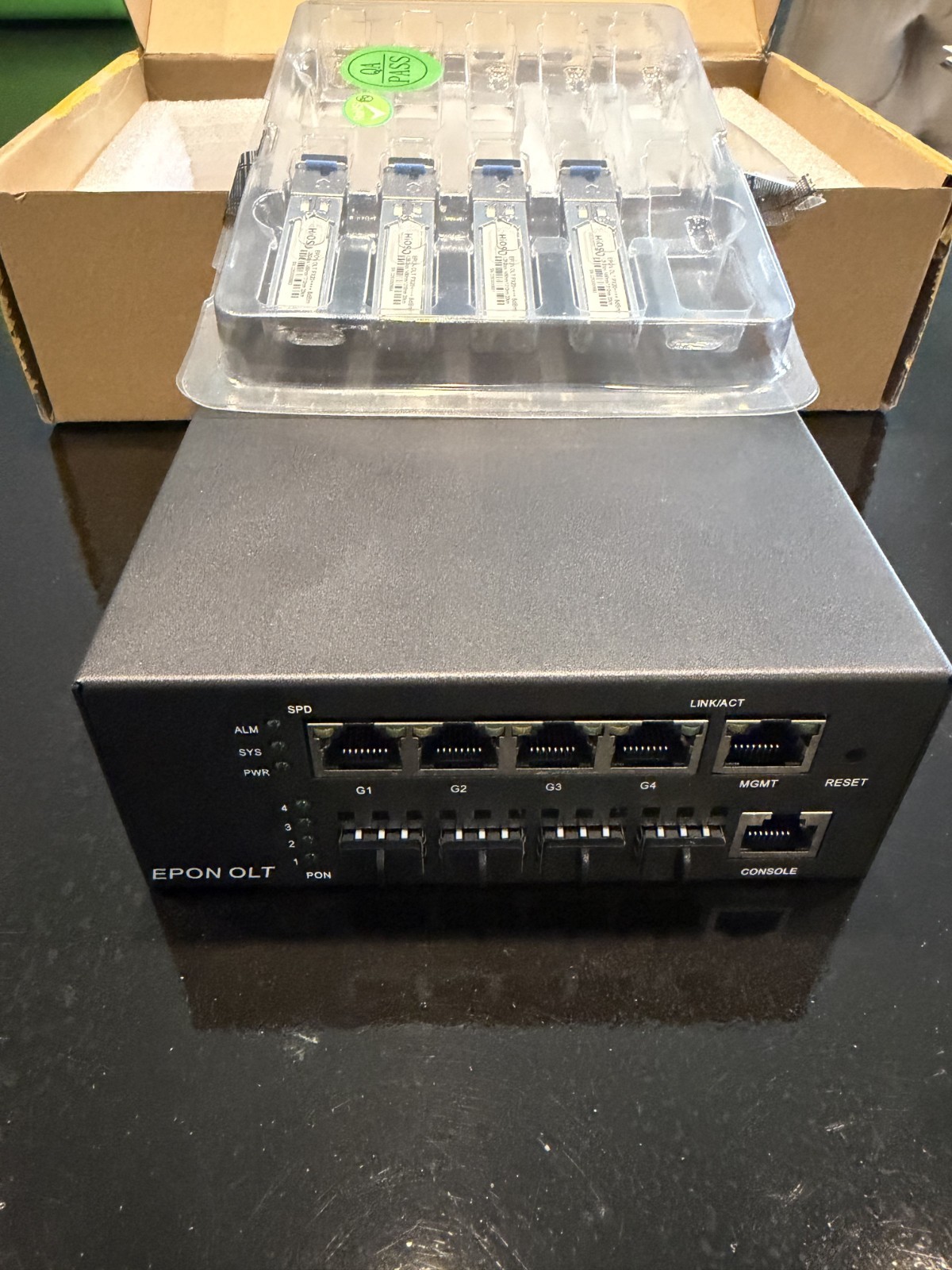 HIOSO EPON OLT 4PON Ports FTTH GEPON OLT  Fiber Optic 1.25G, 4 optics included