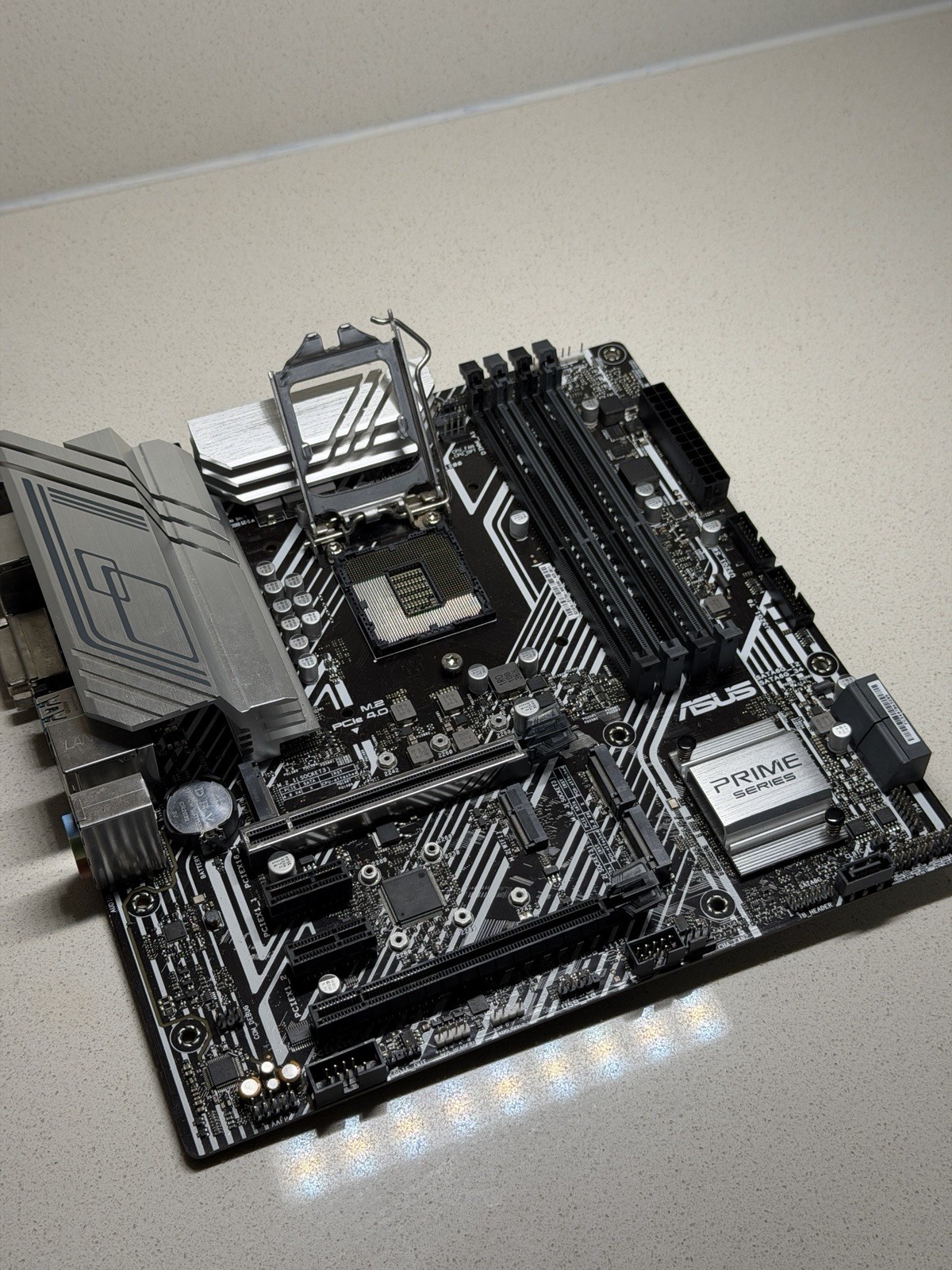 Gaming PC Parts box (circa 2021 Hardware) Intel core I7 10700k