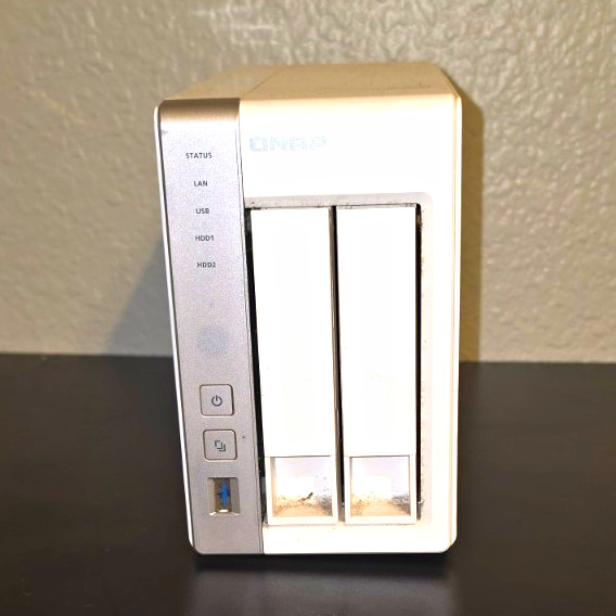 QNAP TurboNAS 2-Bay 6TB NAS USB 3.0 Dual-Drive HDD/SSD White PC/Mac