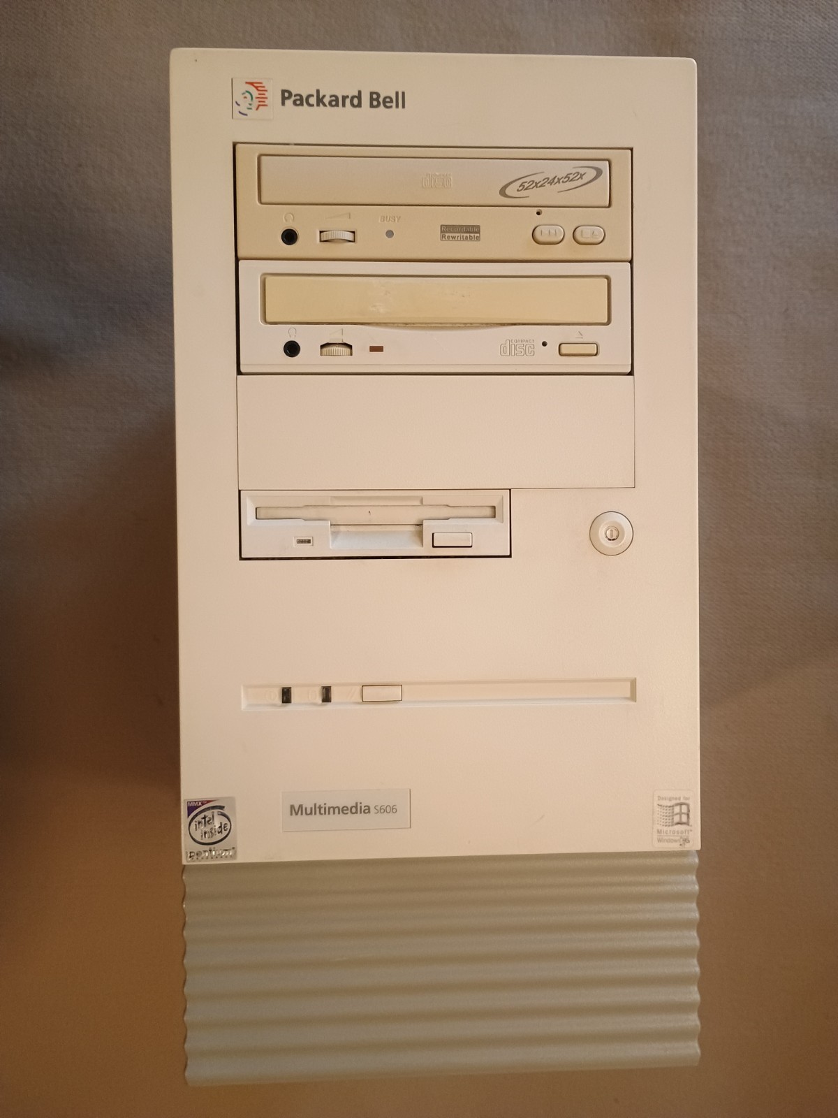 Packard Bell A940-TWR Desktop Computer 233 MHz CPU, HD,  Win 98,  works