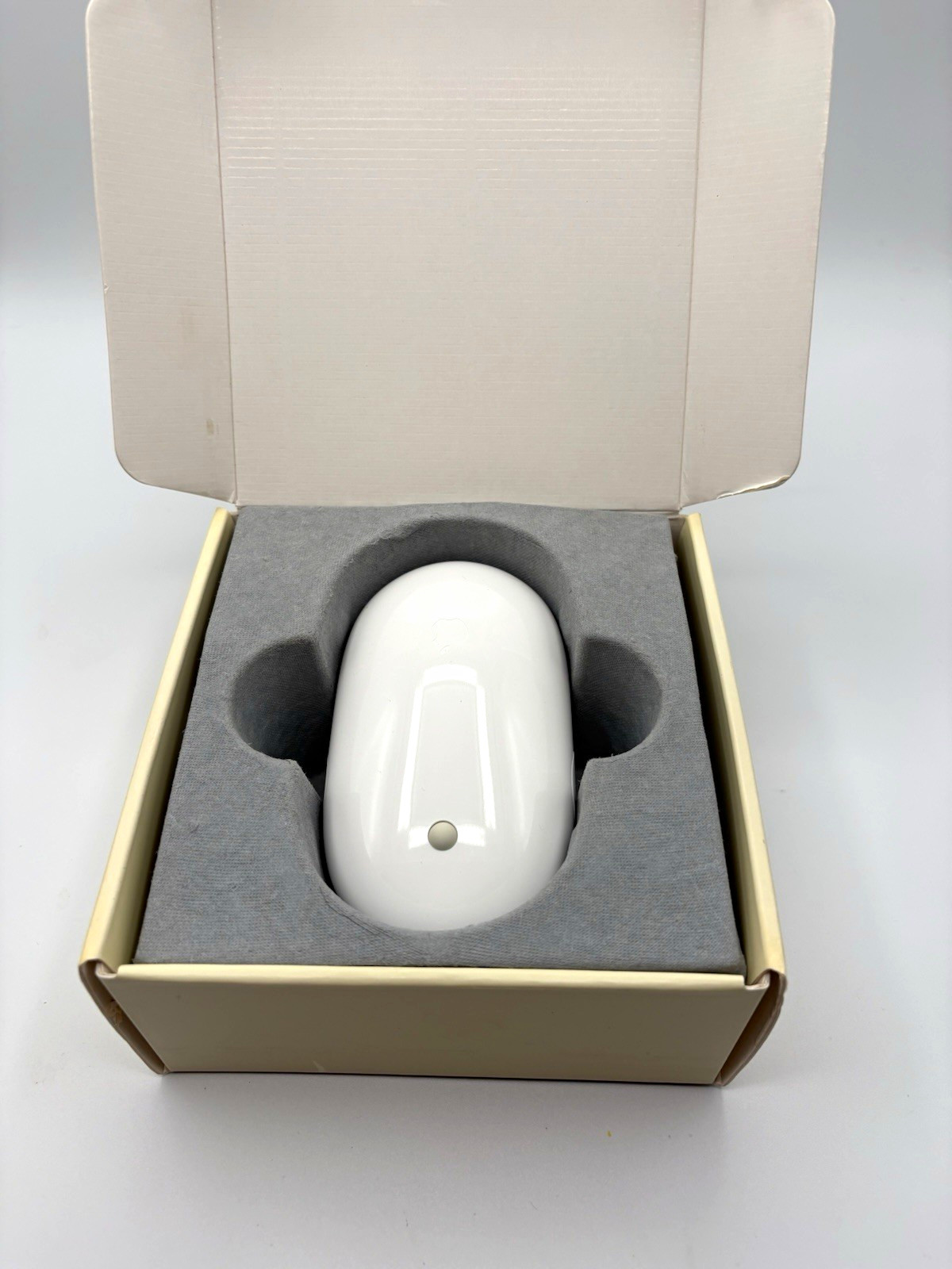 Apple Mighty Mouse A1152 MA086LL/A Wired USB Vintage 2005 Box Manual C