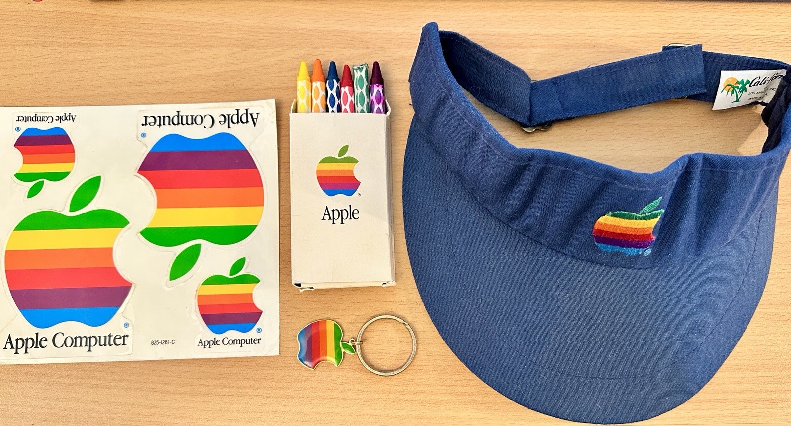1986 APPLE COMPUTER Box of Coloring Crayons MAC Macintosh & Rainbow Logo Lot