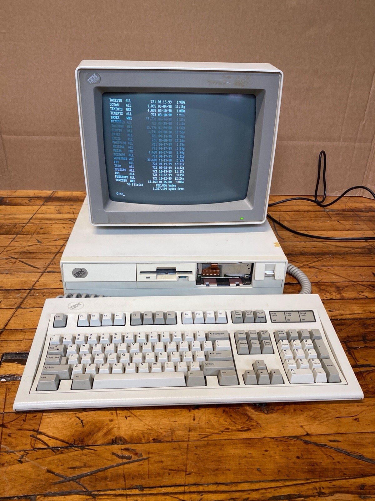 IBM PS/2 Model 30 8530 Computer 8512 CRT Monitor Model M 1391401 Keyboard