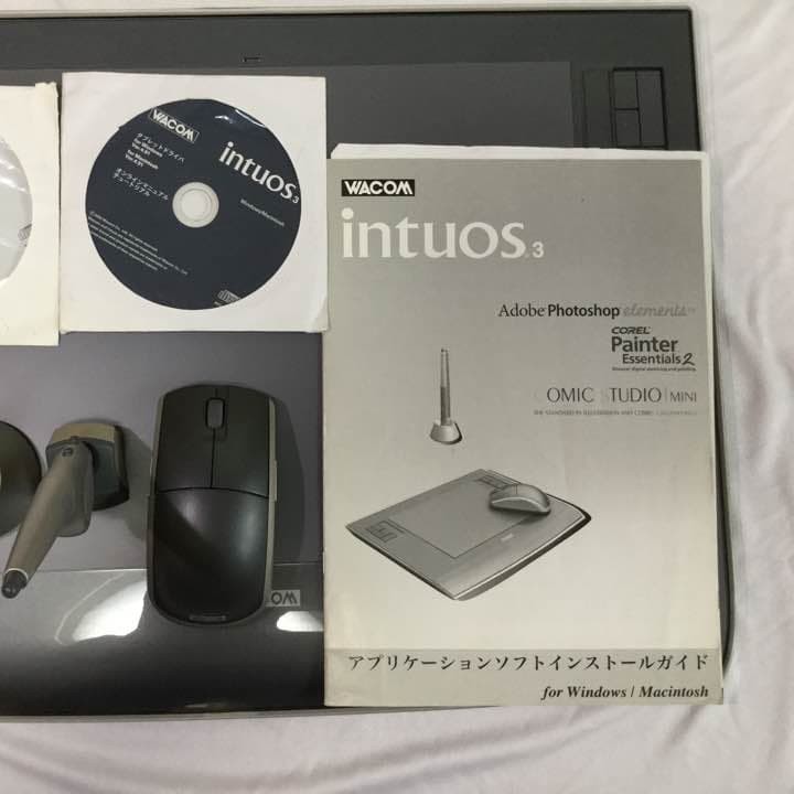 Wacom Intuos3 Graphics Tablet with Airbrush Pen Included