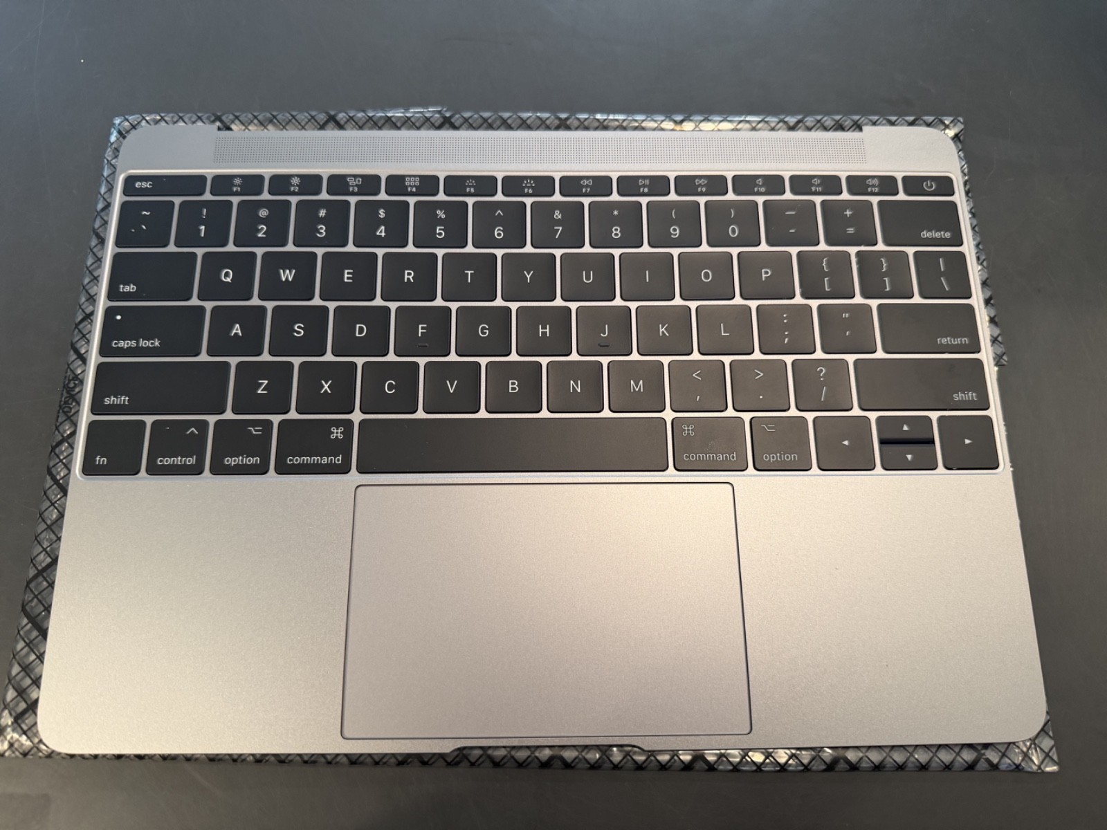 NEW 661-06793 MacBook (12-inch, Retina, 2017) - Space Gray Top Case