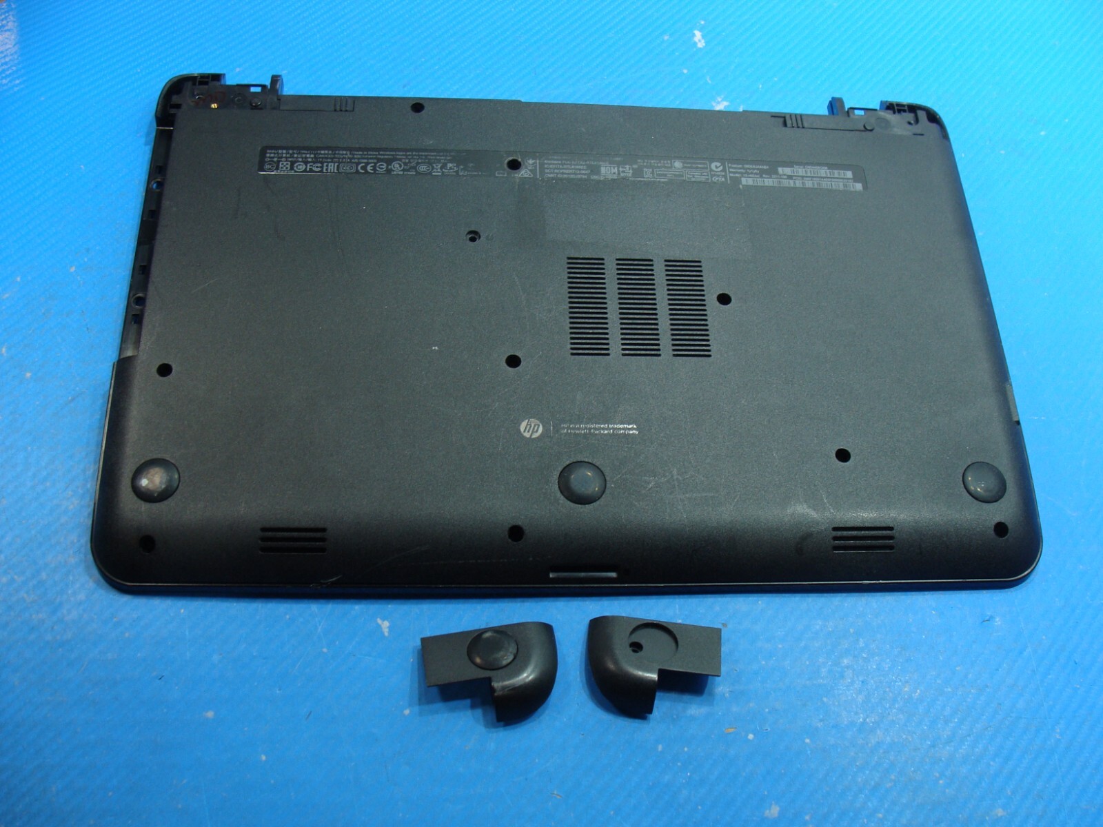 HP 15.6” 15-ro53cl Genuine Laptop Bottom Case w/Speakers AP14D000D00 775087-001