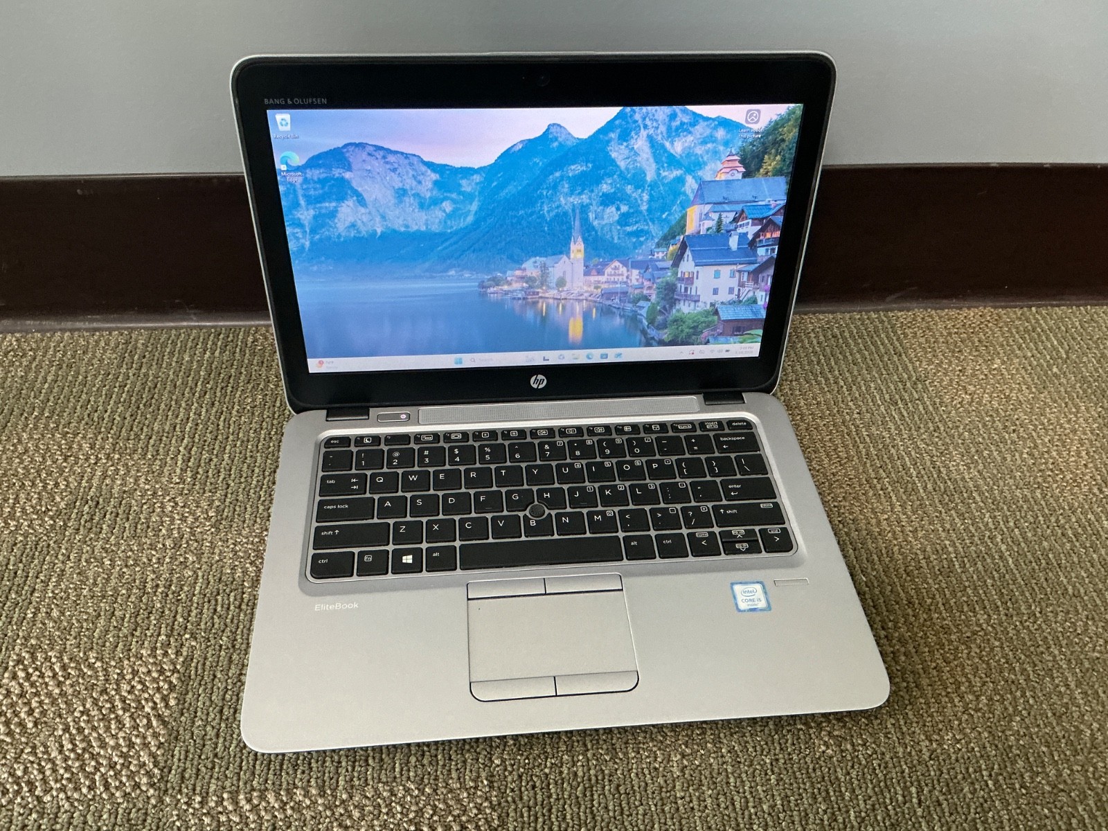 HP EliteBook 820 G3 i5-6200U 12.5" WXGA Webcam 8GB/256GB Win 11 Pro- New Battery