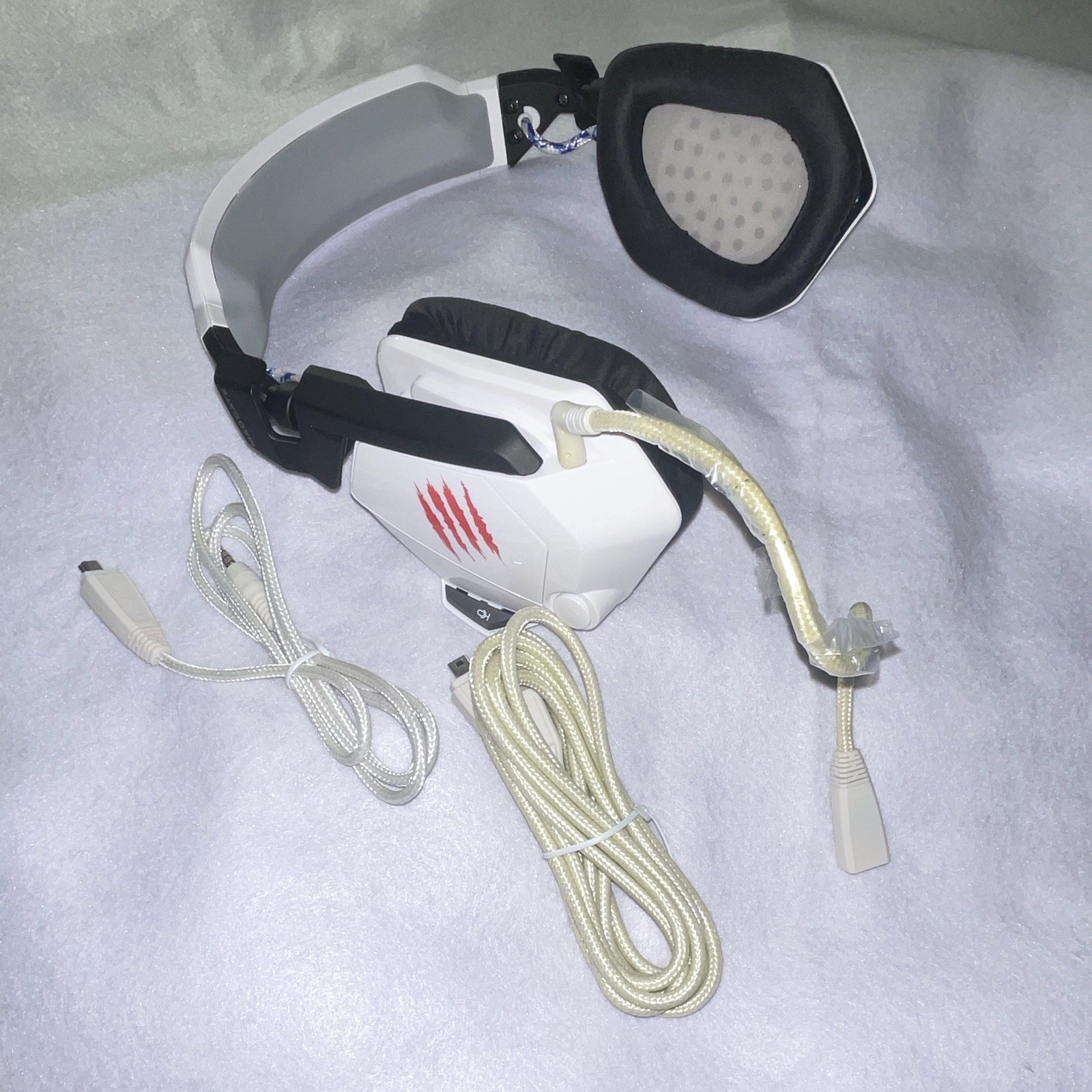 Mad Catz Cyborg F.R.E.Q. 5 Over-Ear Wired 3.5mm Boom Mic White/Black/Red