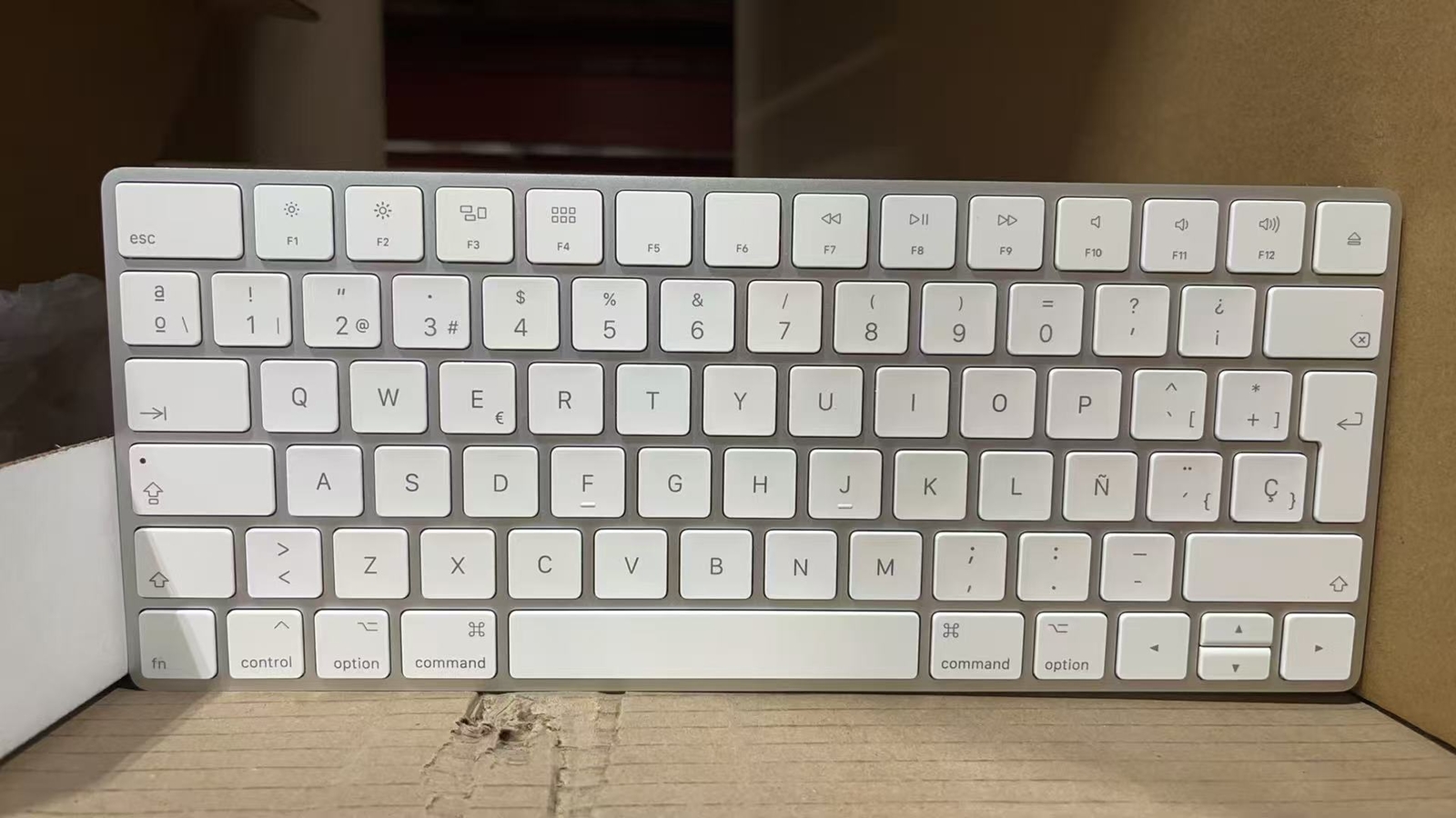 Apple OEM Wireless Magic Keyboard Spanish/Arabic/Romanian/Danish/Hebrew MLA22LLA