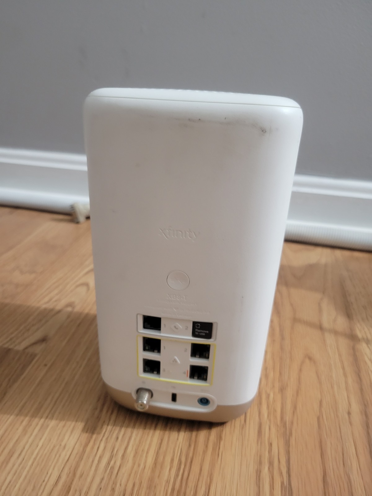 Xfinity xFi Gateway Router XB8-T Triband Wifi CGM4981COM - NO AC CORD **SEE NOTE